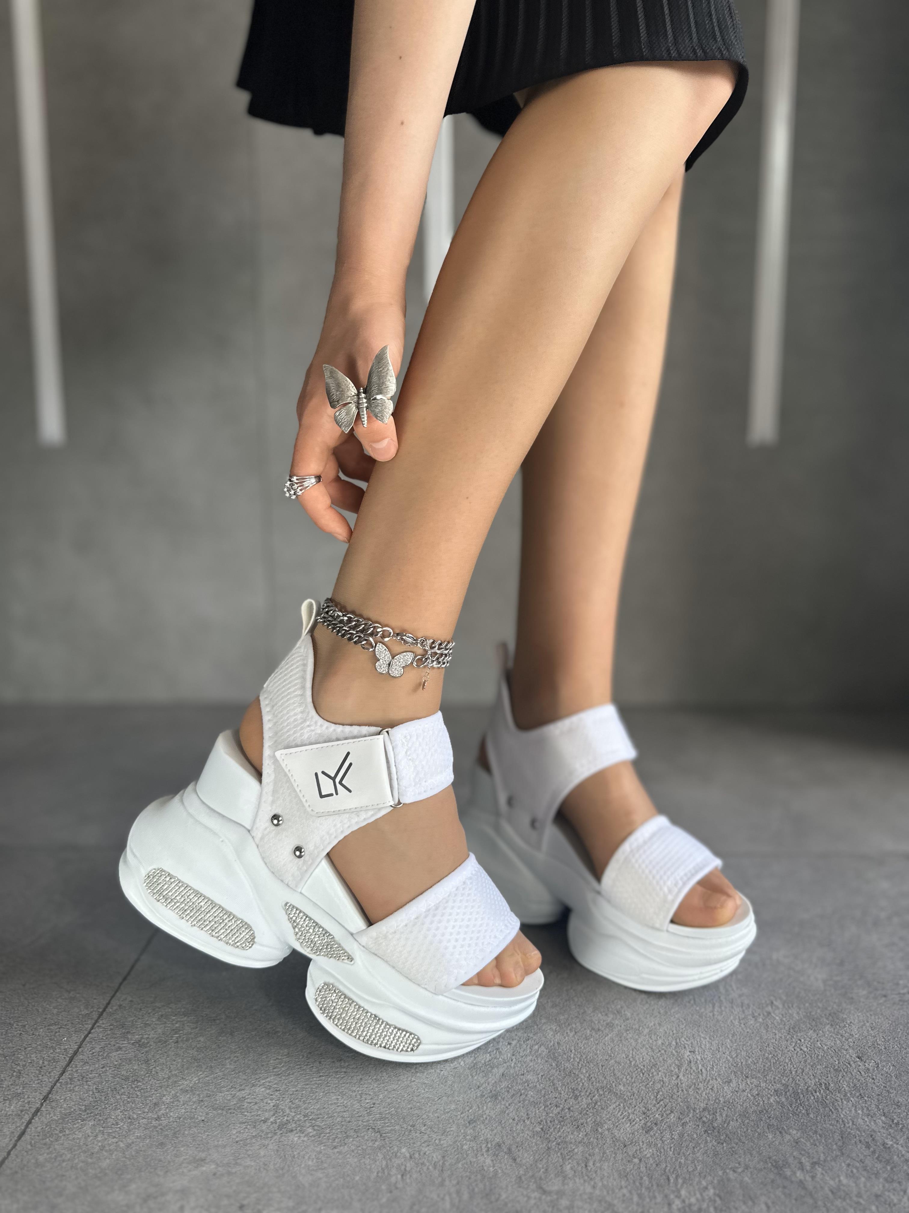 Jamie Beyaz Taşlı Dolgu Topuklu Spor Sandalet