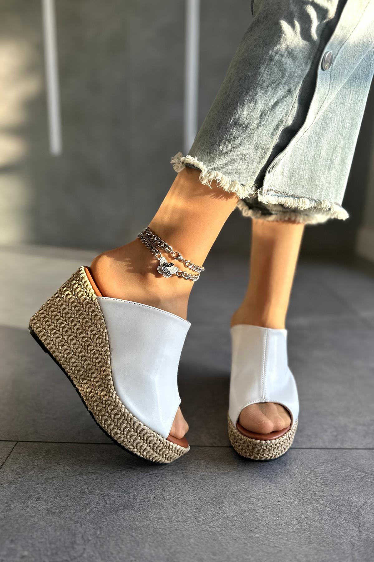 Modanizm Pase Beyaz Topuklu Terlik