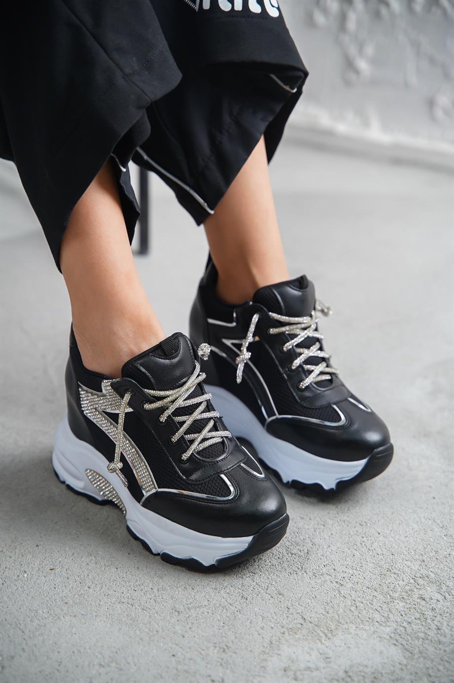 Modanizm Aron Gizli Topuklu Siyah Spor Ayakkabı