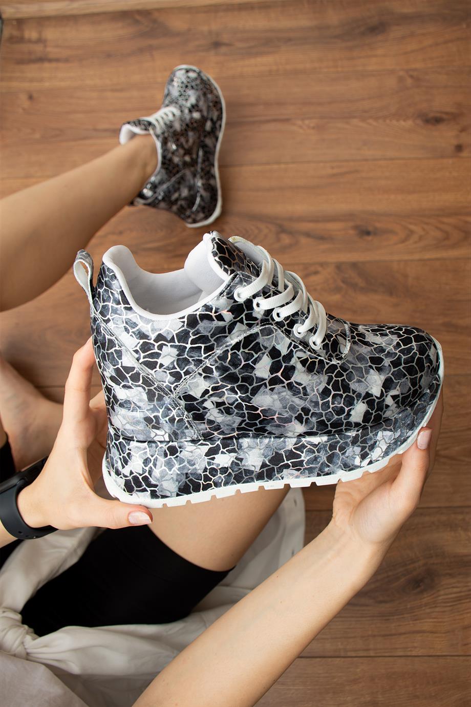 Modanizm Moralite Gizli Topuklu Siyah Beyaz Spor Ayakkabı