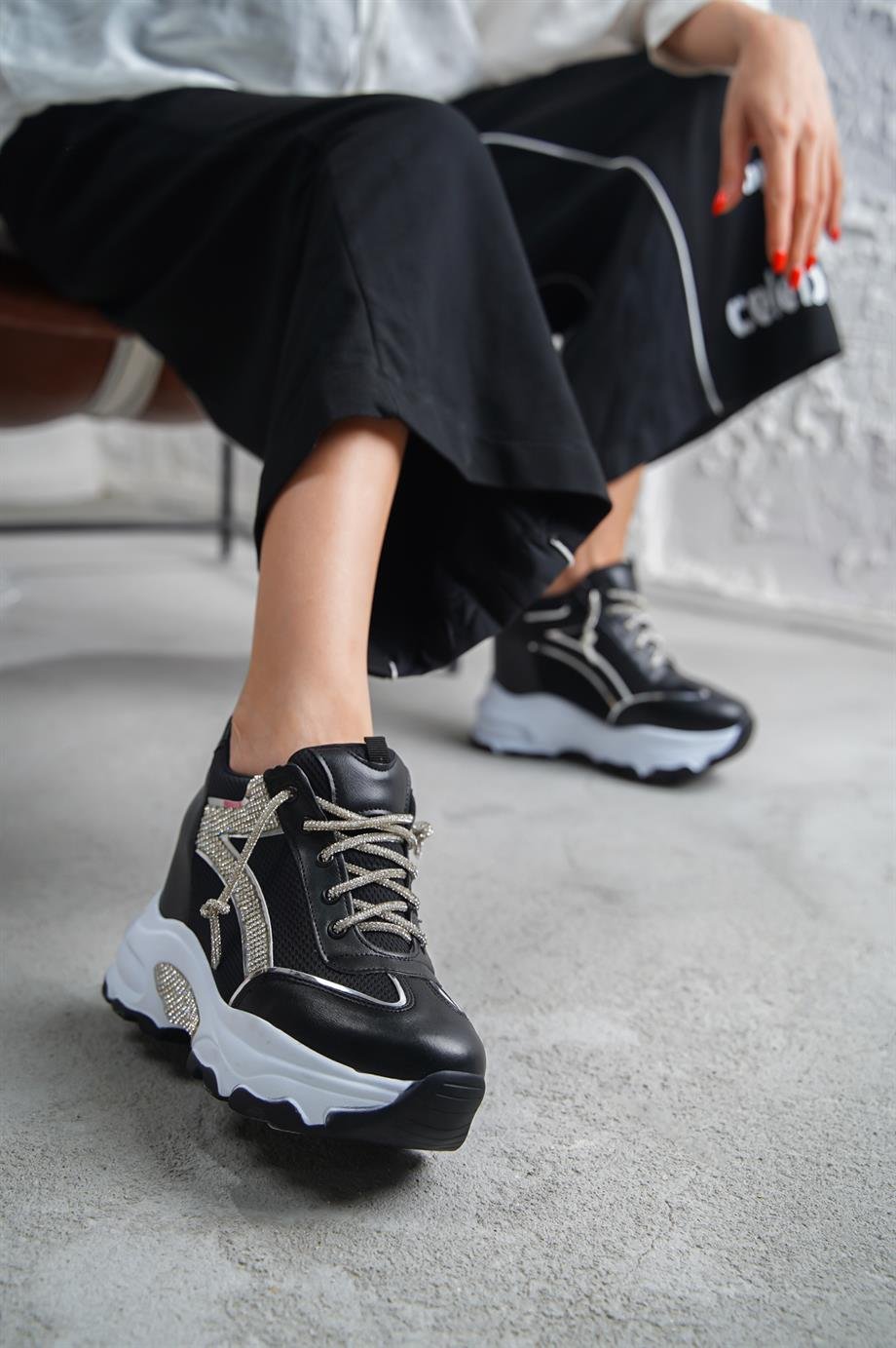 Modanizm Aron Gizli Topuklu Siyah Spor Ayakkabı