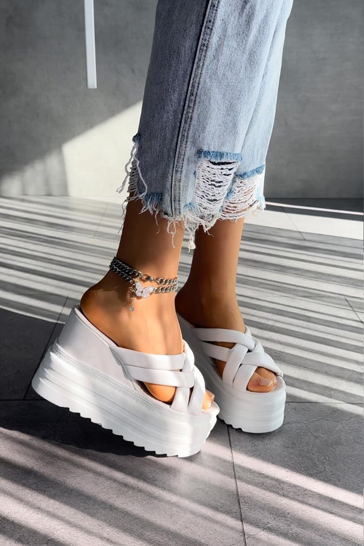 Modanizm Mya Beyaz Dolgu Topuklu Terlik