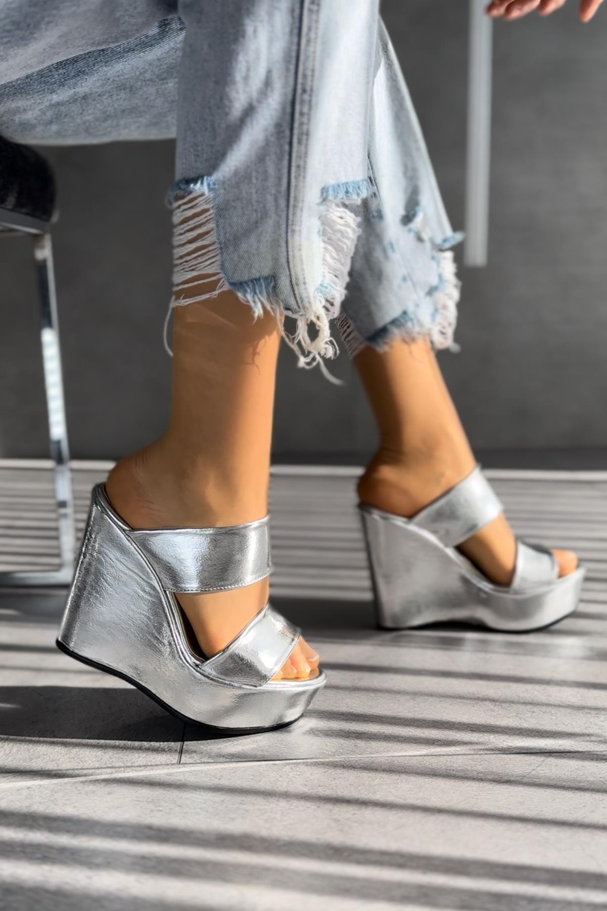Modanizm Novin Gümüş Dolgu Topuklu Terlik