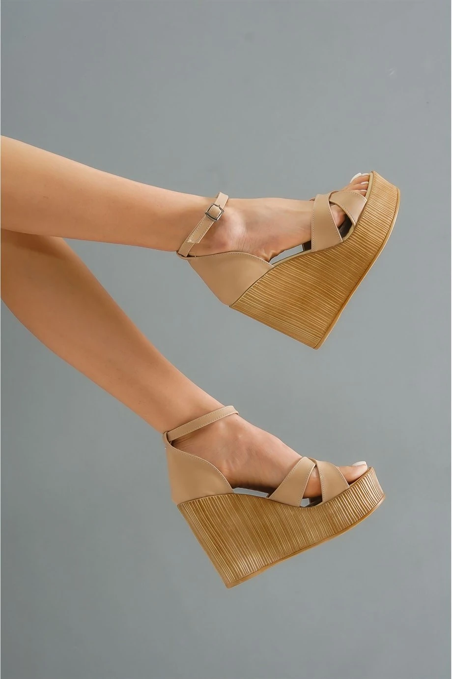 Alysia Dolgu Topuklu Krem Sandalet