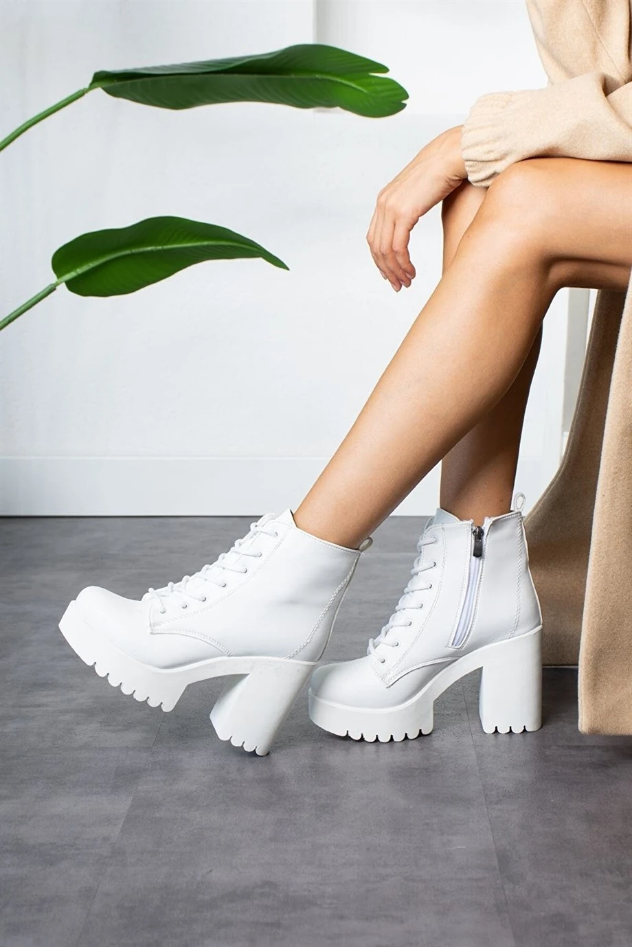 Andea Beyaz Deri Bot