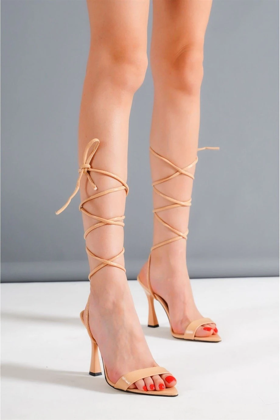 Jayden Bilekten Bağlamalı Krem Topuklu Ayakkabı