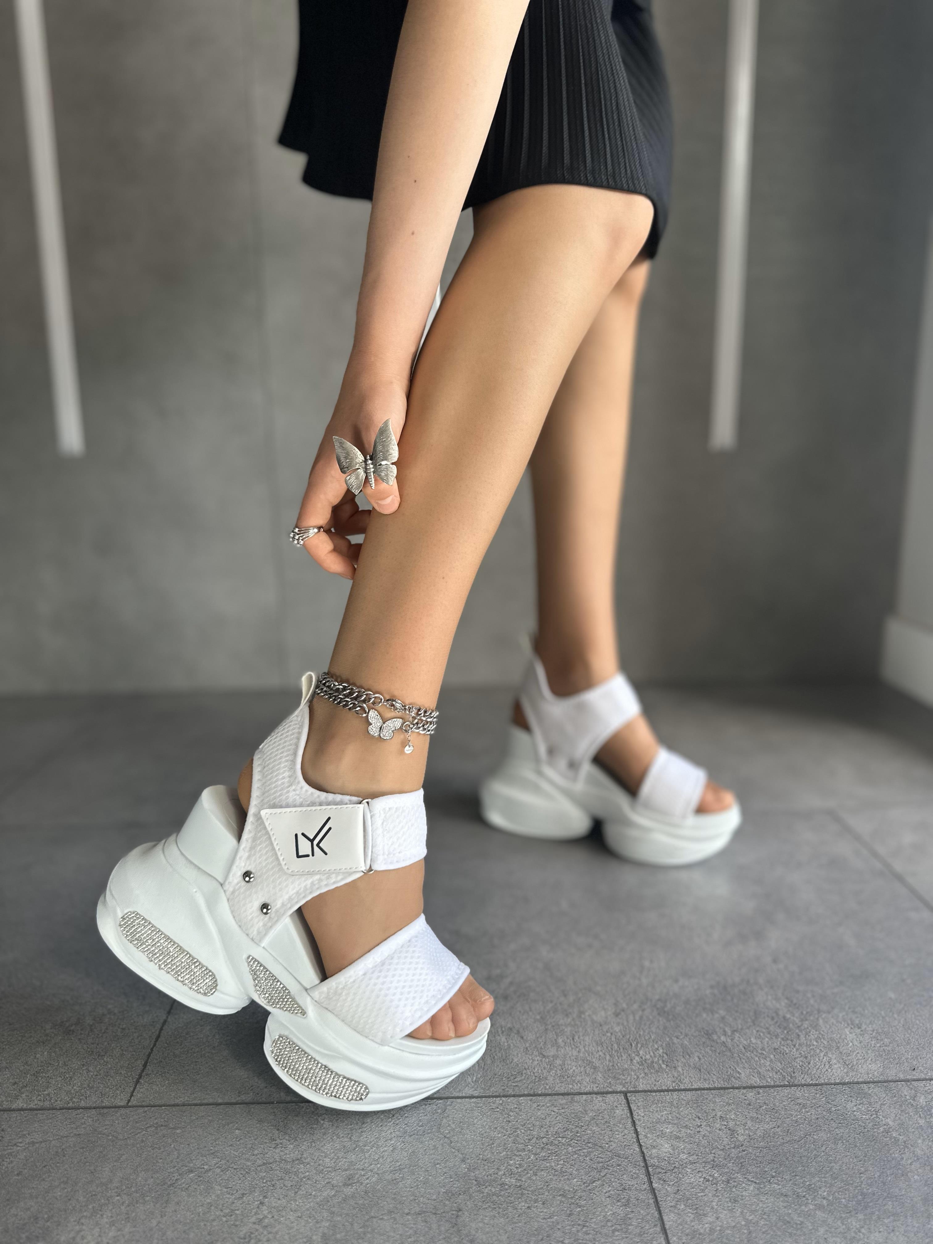 Jamie Beyaz Taşlı Dolgu Topuklu Spor Sandalet