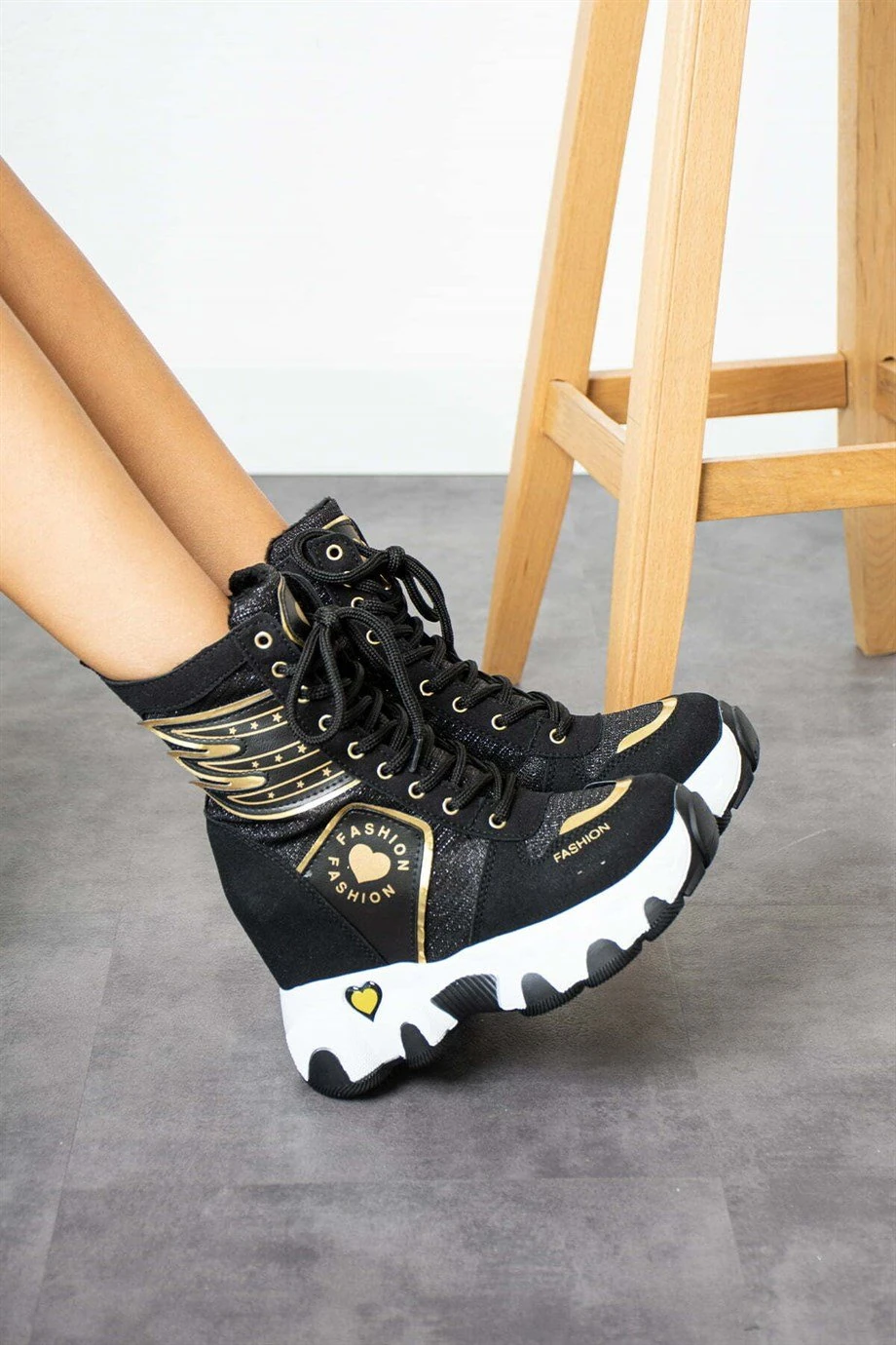 Modanizm Henna Dolgu Siyah Süet Topuklu Bot