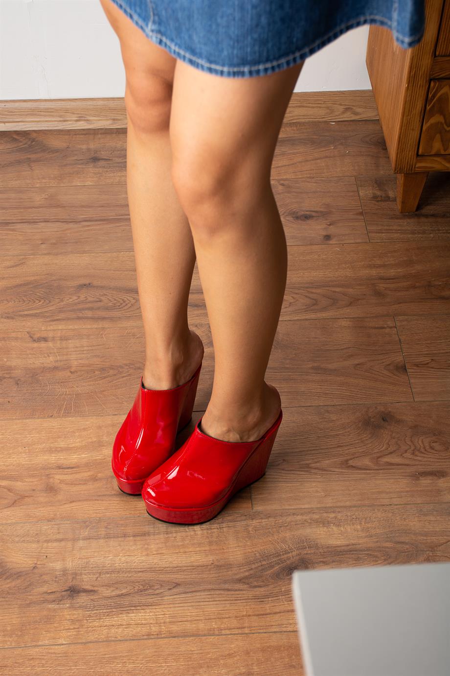 Modanizm Craft Dolgu Topuklu Kırmızı Terlik