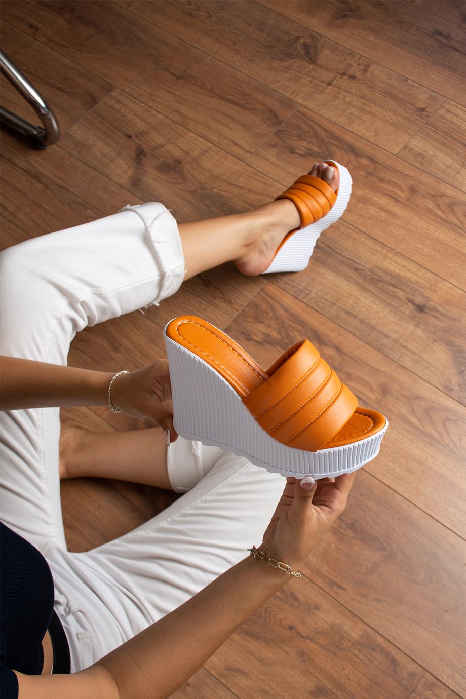 Modanizm Mystic Dolgu Topuklu Turuncu Terlik