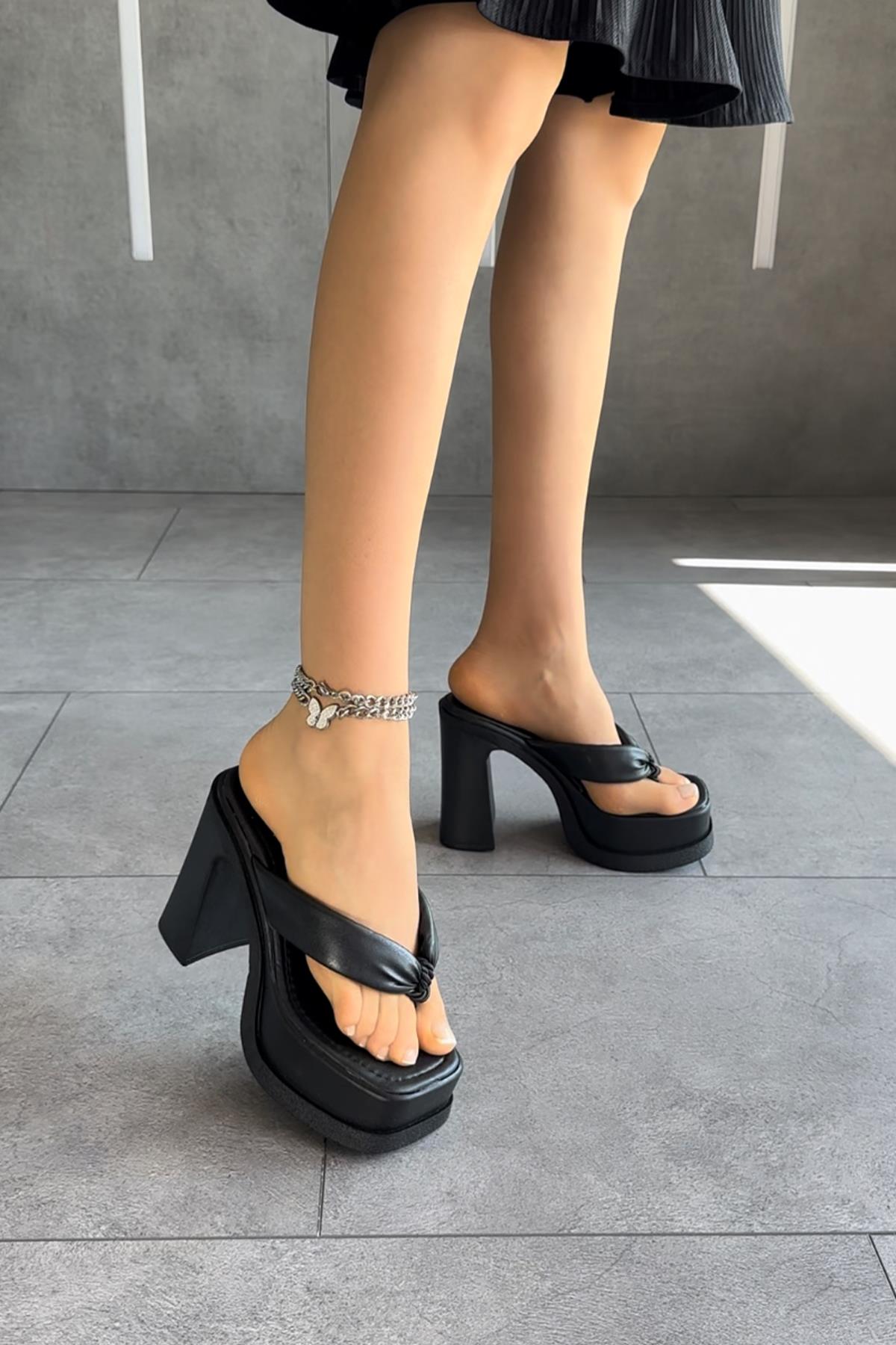 Modanizm Beck Siyah Topuklu Terlik