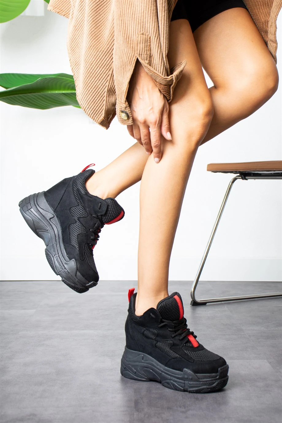 Costie Dolgu Spor Kırmızı Şerit Detaylı Süet Ayakkabı