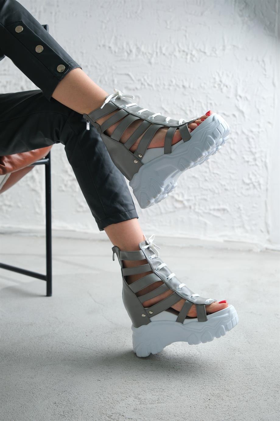 Modanizm Tweety Dolgu Topuklu Gri Sandalet