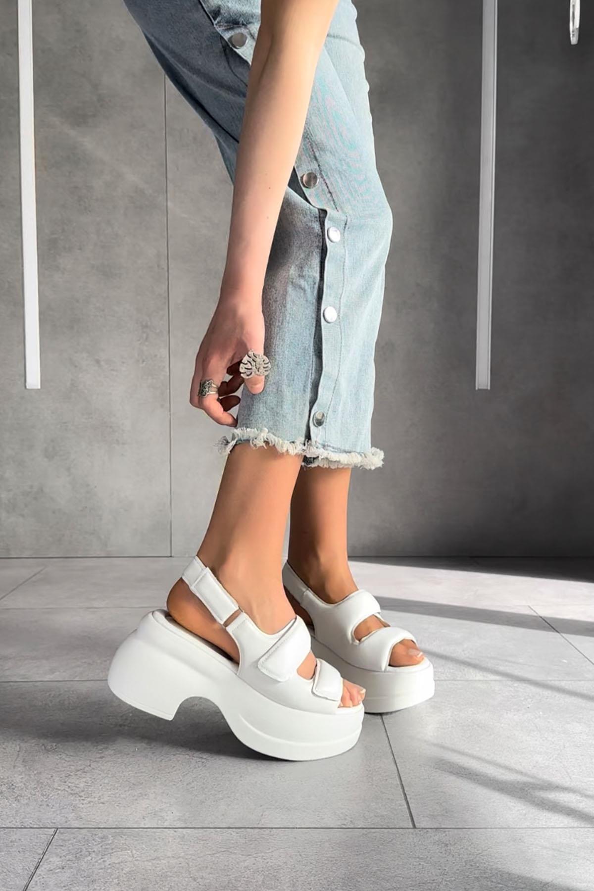 Modanizm Alba Beyaz Dolgu Topuklu Sandalet