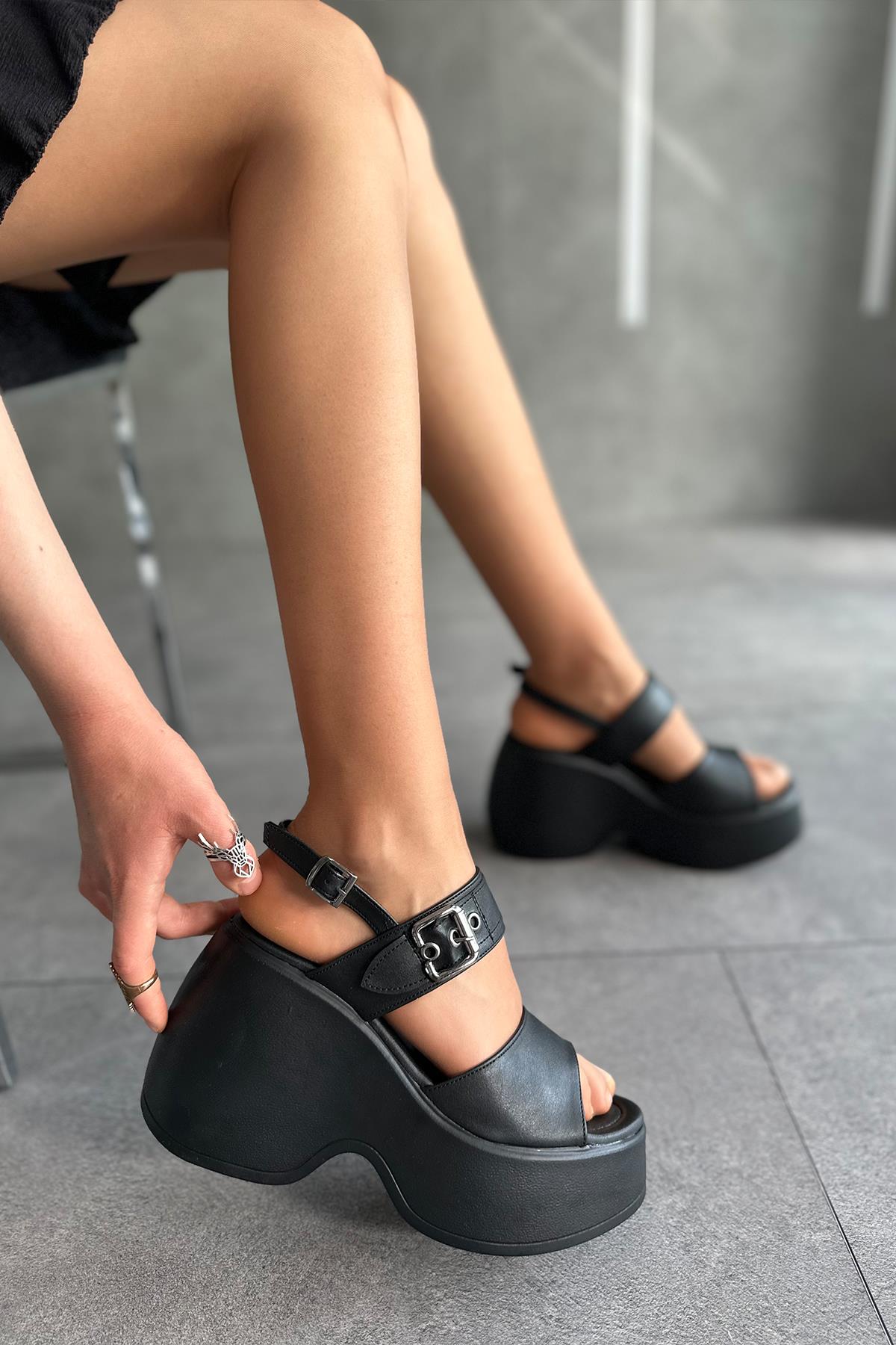 Modanizm Skye Siyah Dolgu Topuk Sandalet