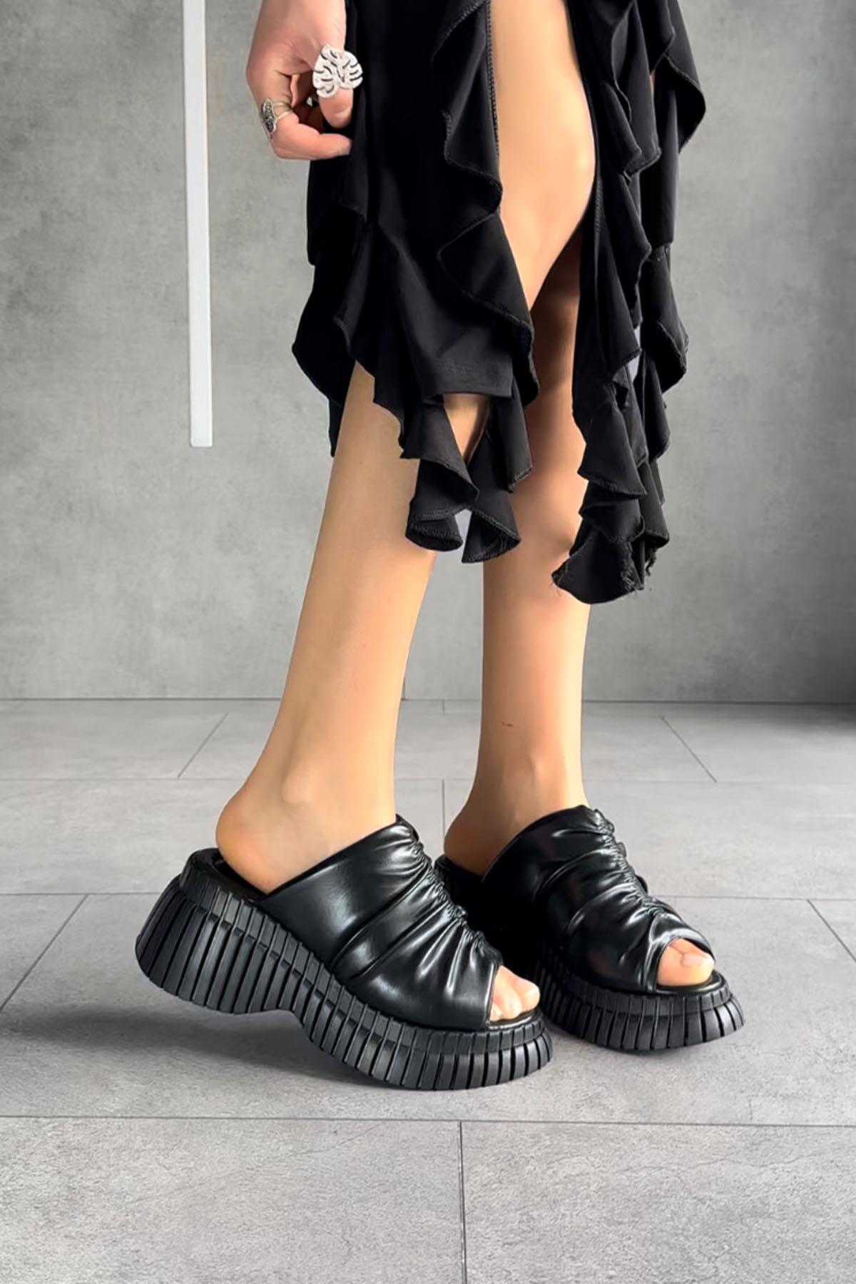 Modanizm Rous Siyah Dolgu Topuklu Terlik