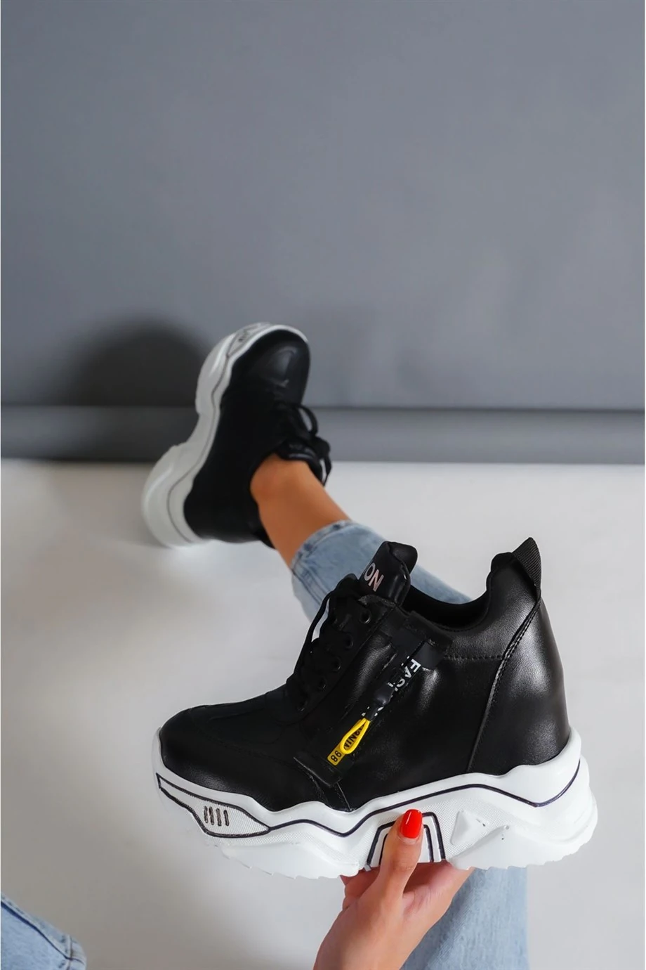 Available Siyah Gizli Topuklu Spor Ayakkabı