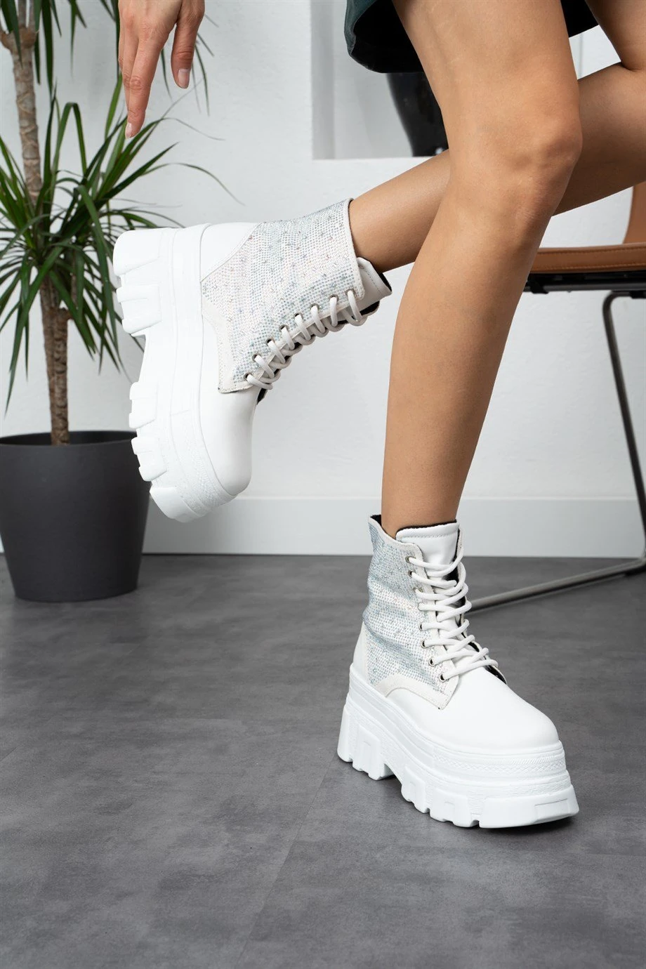 Modanizm Mia Dolgu Topuklu Beyaz Deri Bot