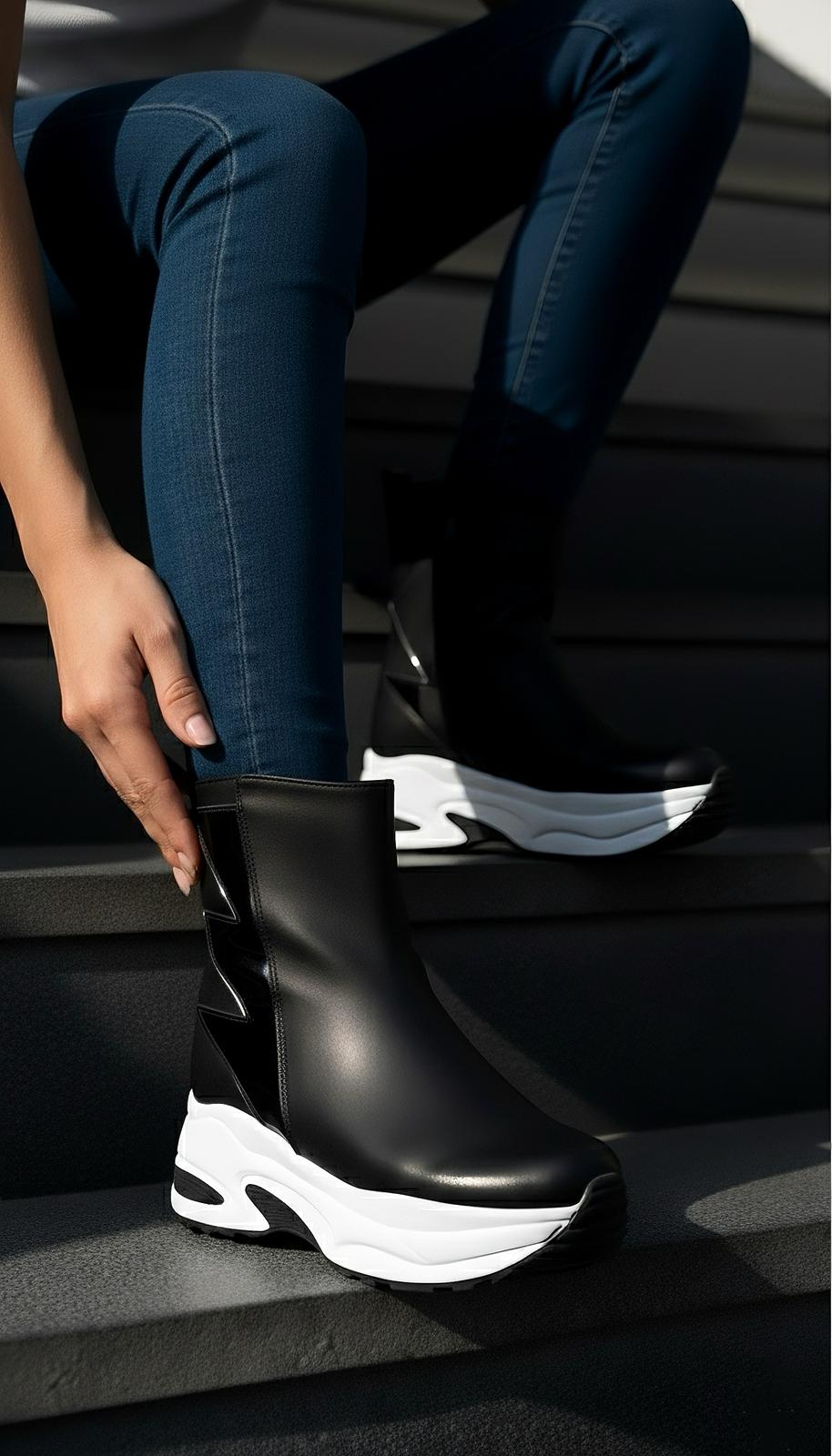 Aislin Siyah Dolgu Topuklu  Spor Bot