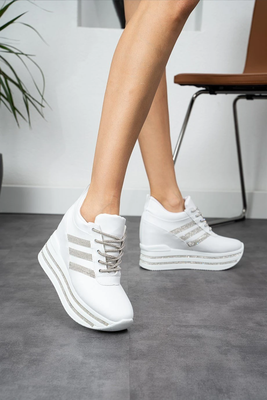 Modanizm Luvena Taş Detaylı Beyaz Gizli Topuklu Spor Ayakkabı