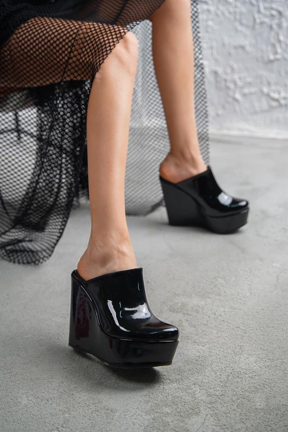 Modanizm Craft Dolgu Topuklu Siyah Terlik