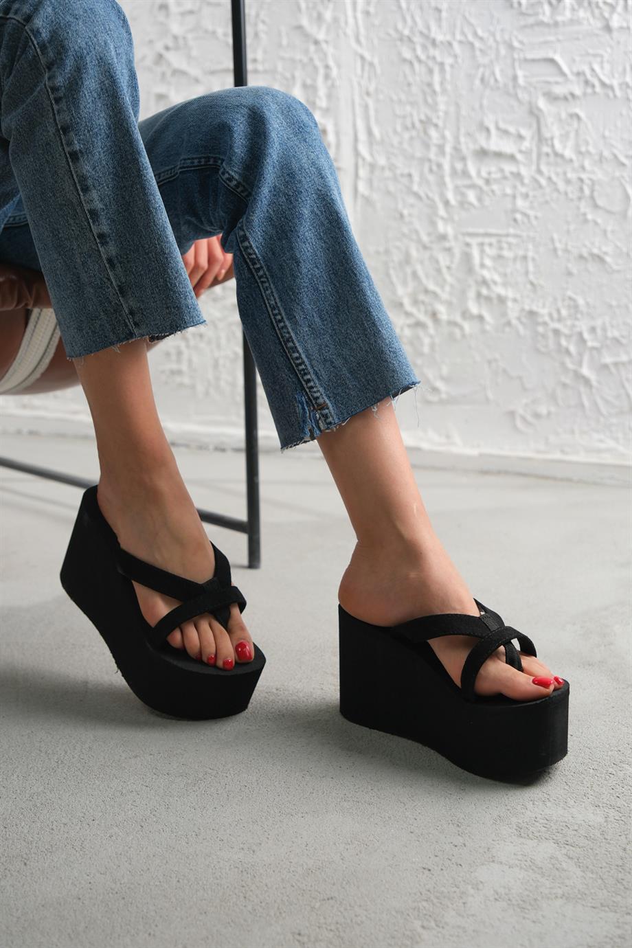 ShineStar Dolgu Topuklu Çapraz Plaj Terliği