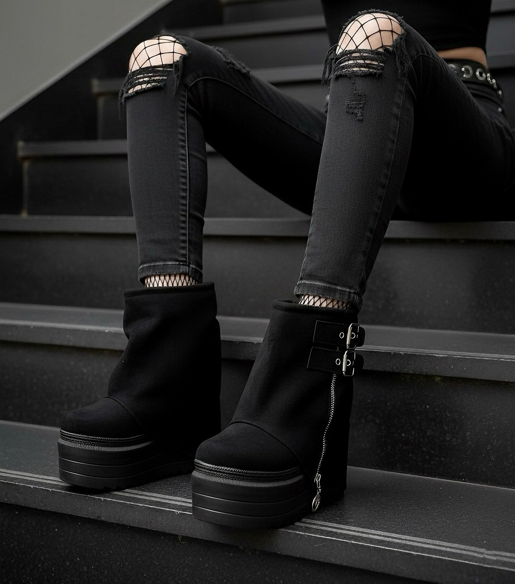 Arsyn Siyah Topuklu Süet Bot