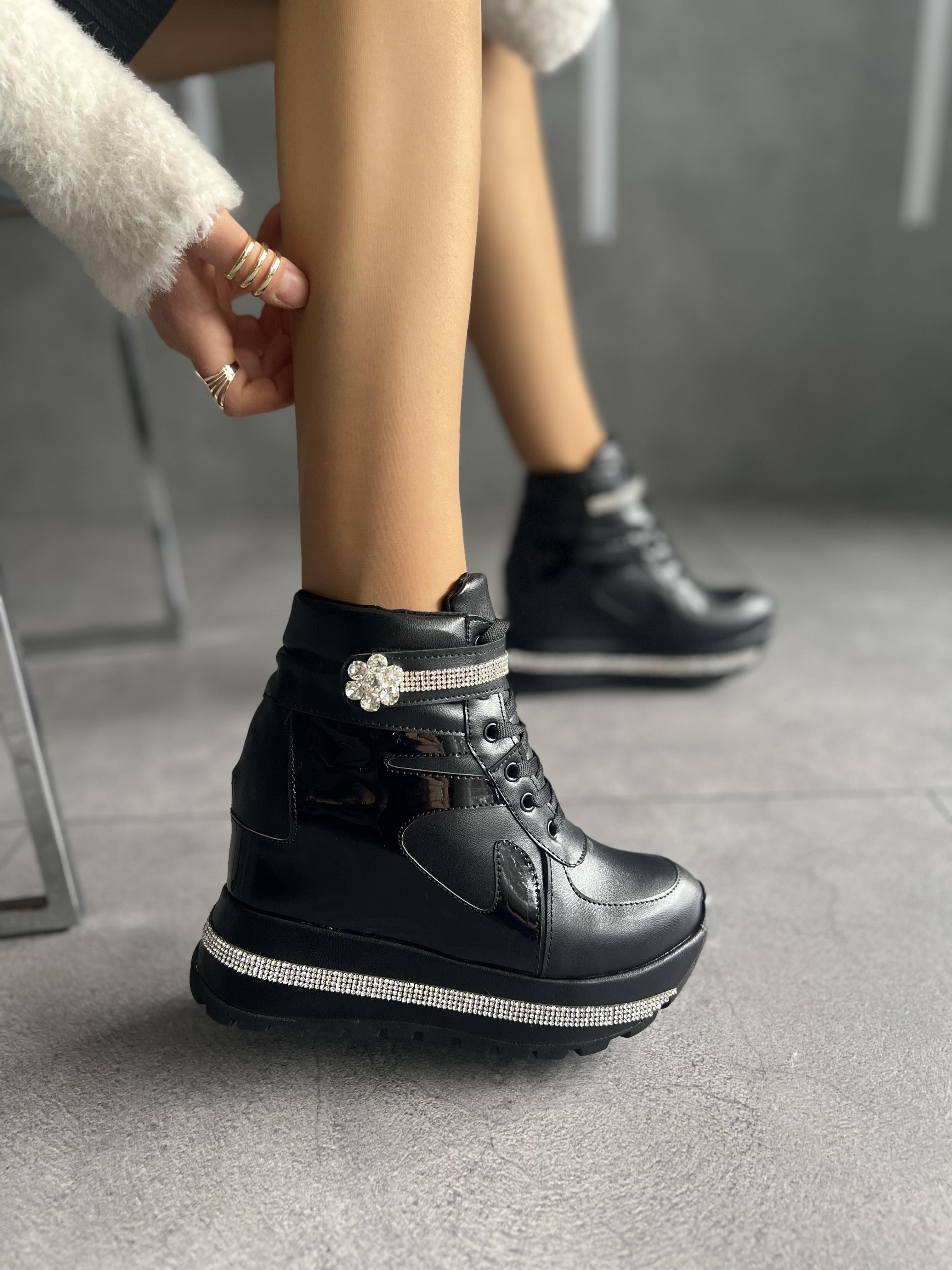 Modanizm Logos Siyah Cilt Spor Bot