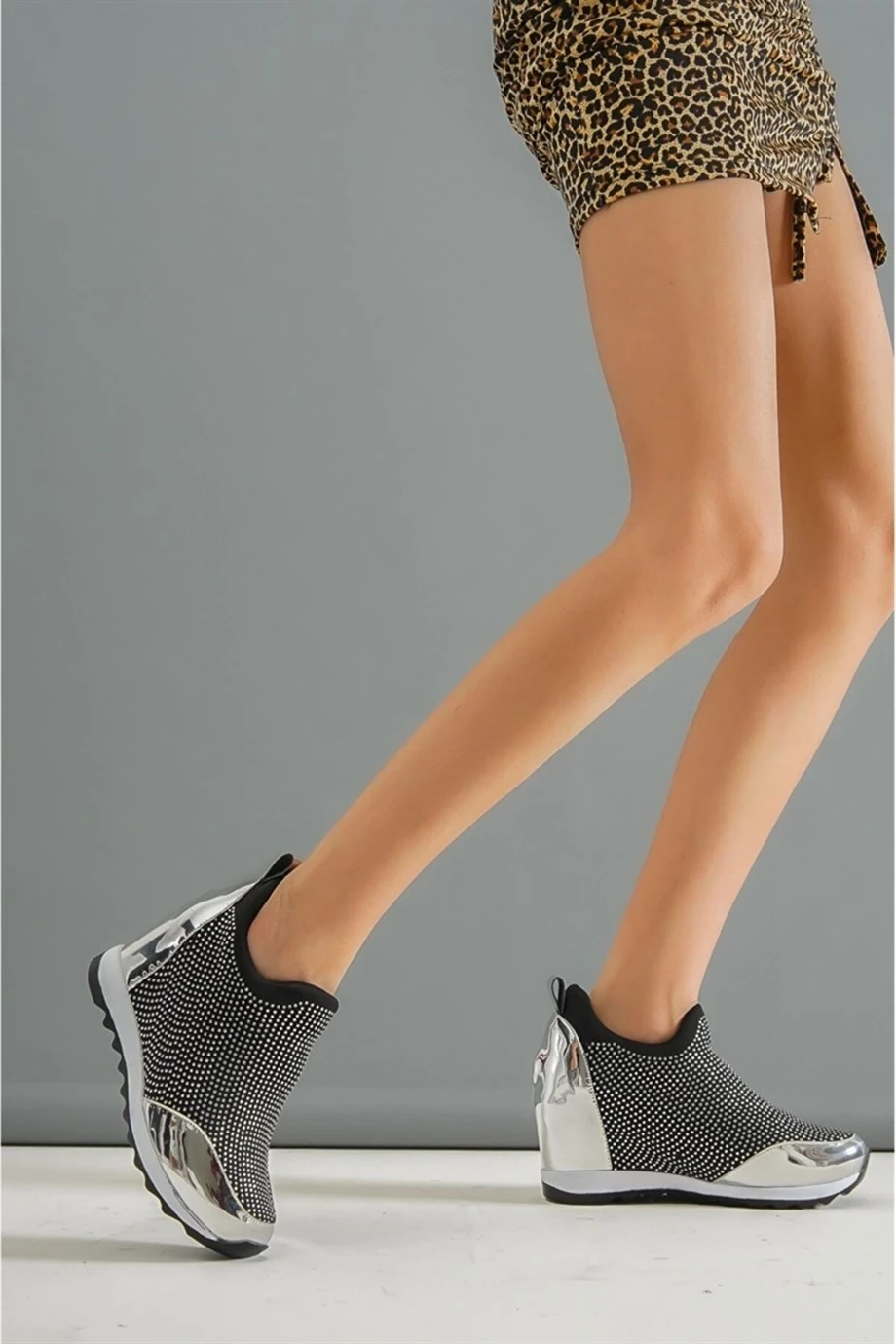 Drazen Taş İşlemeli Gri Gizli Topuklu Spor Ayakkabı