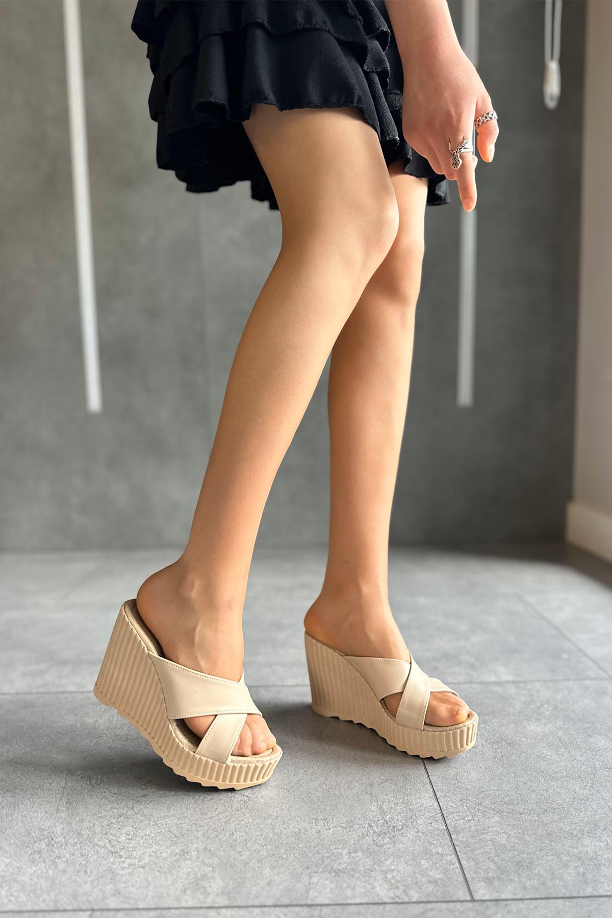 Modanizm Mitch Dolgu Topuklu Krem Terlik