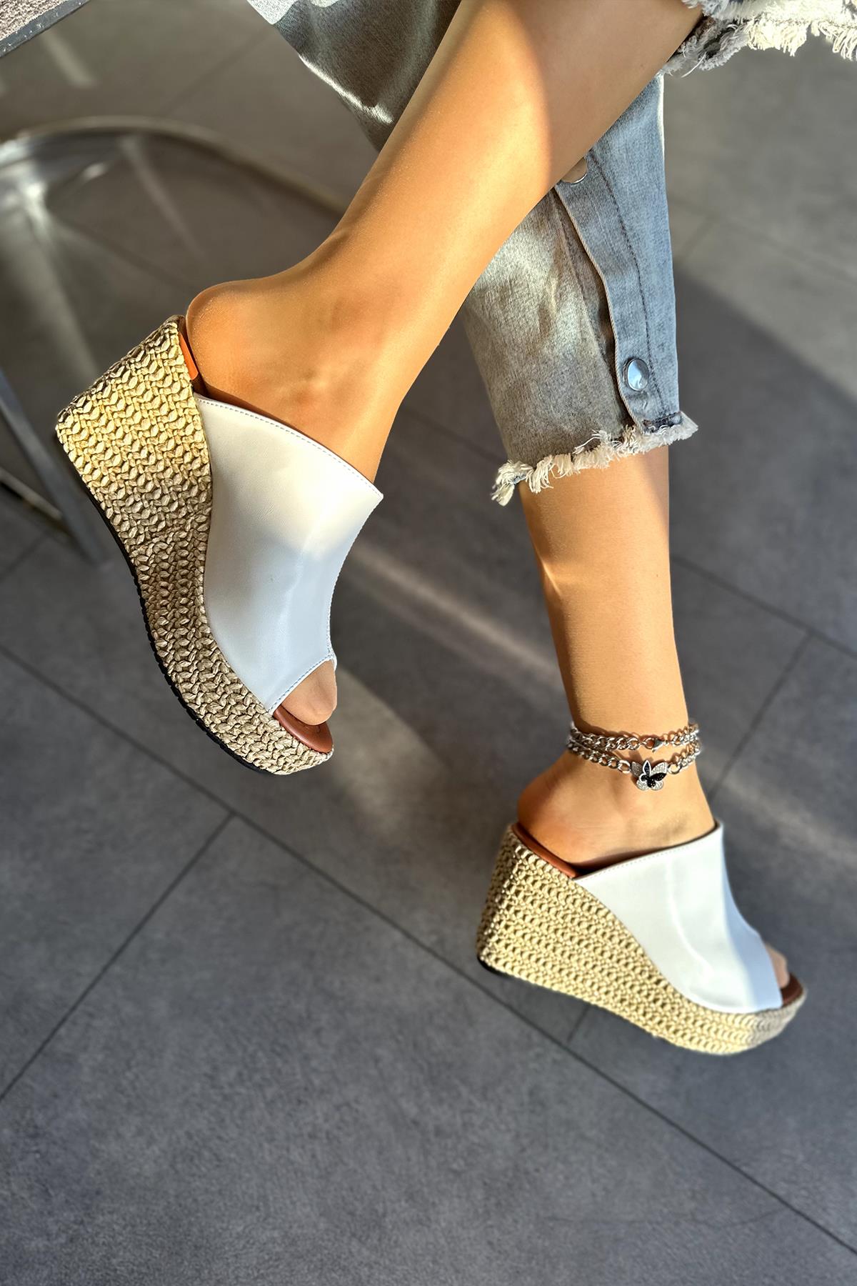 Modanizm Pase Beyaz Topuklu Terlik