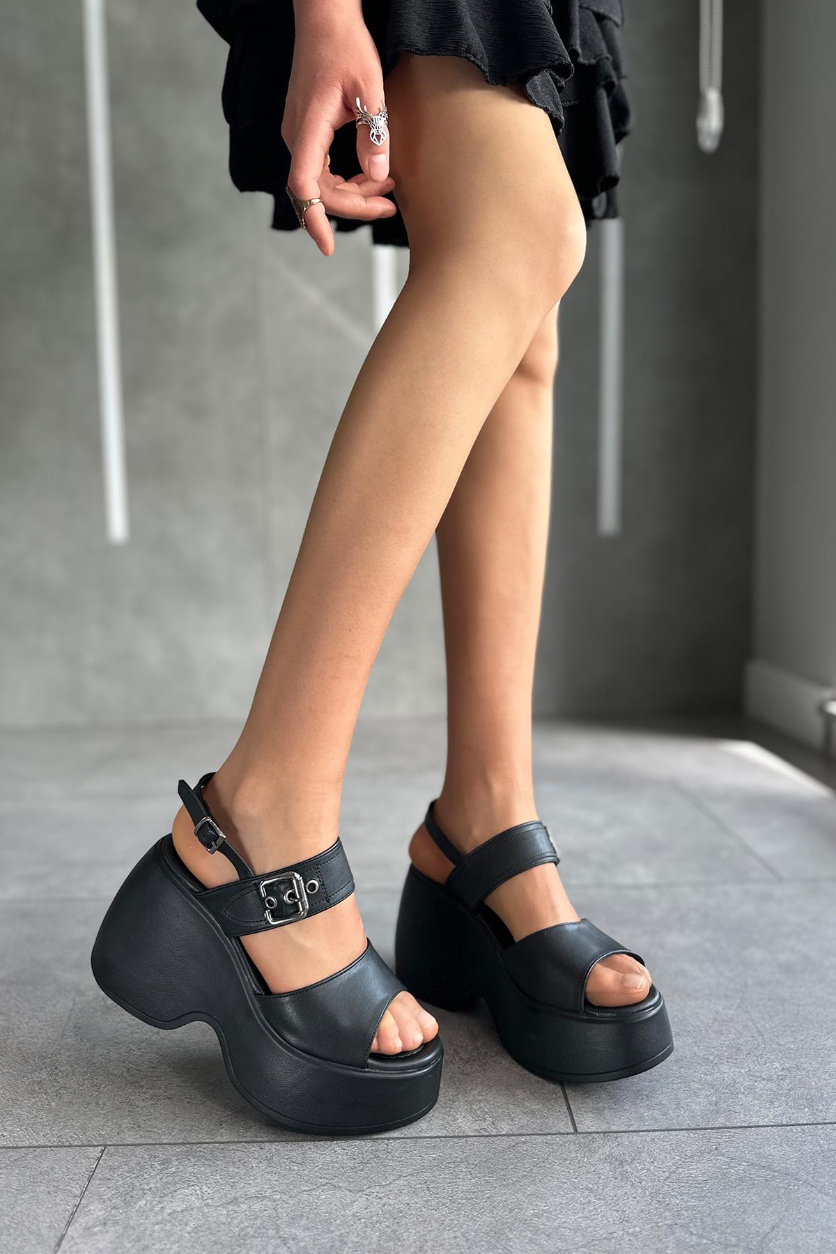 Modanizm Skye Siyah Dolgu Topuk Sandalet