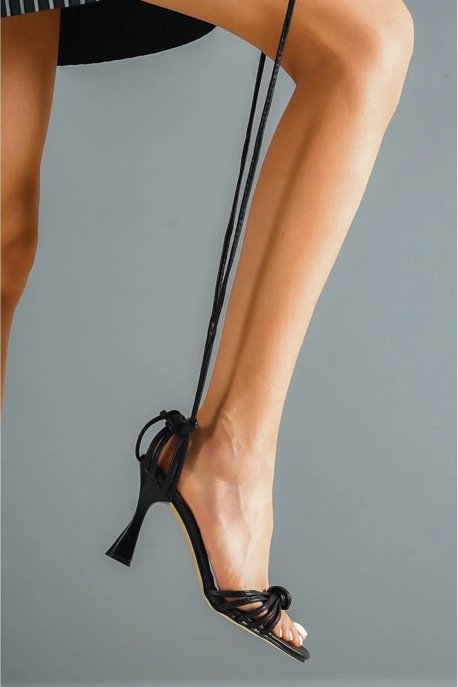 Monita Bilekten Bağlamalı Topuklu Ayakkabı