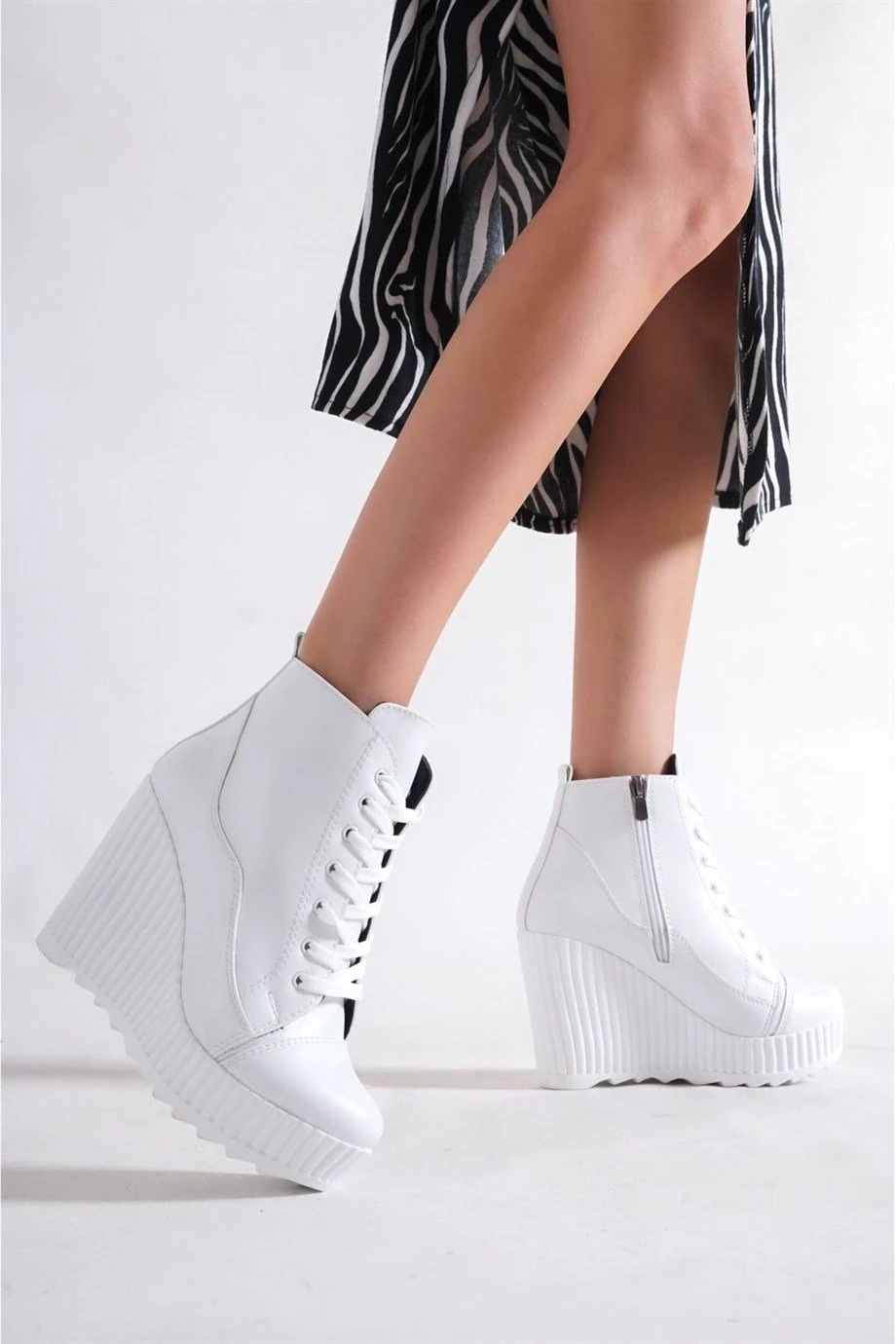 Stacy Beyaz Dolgu Topuklu Bot