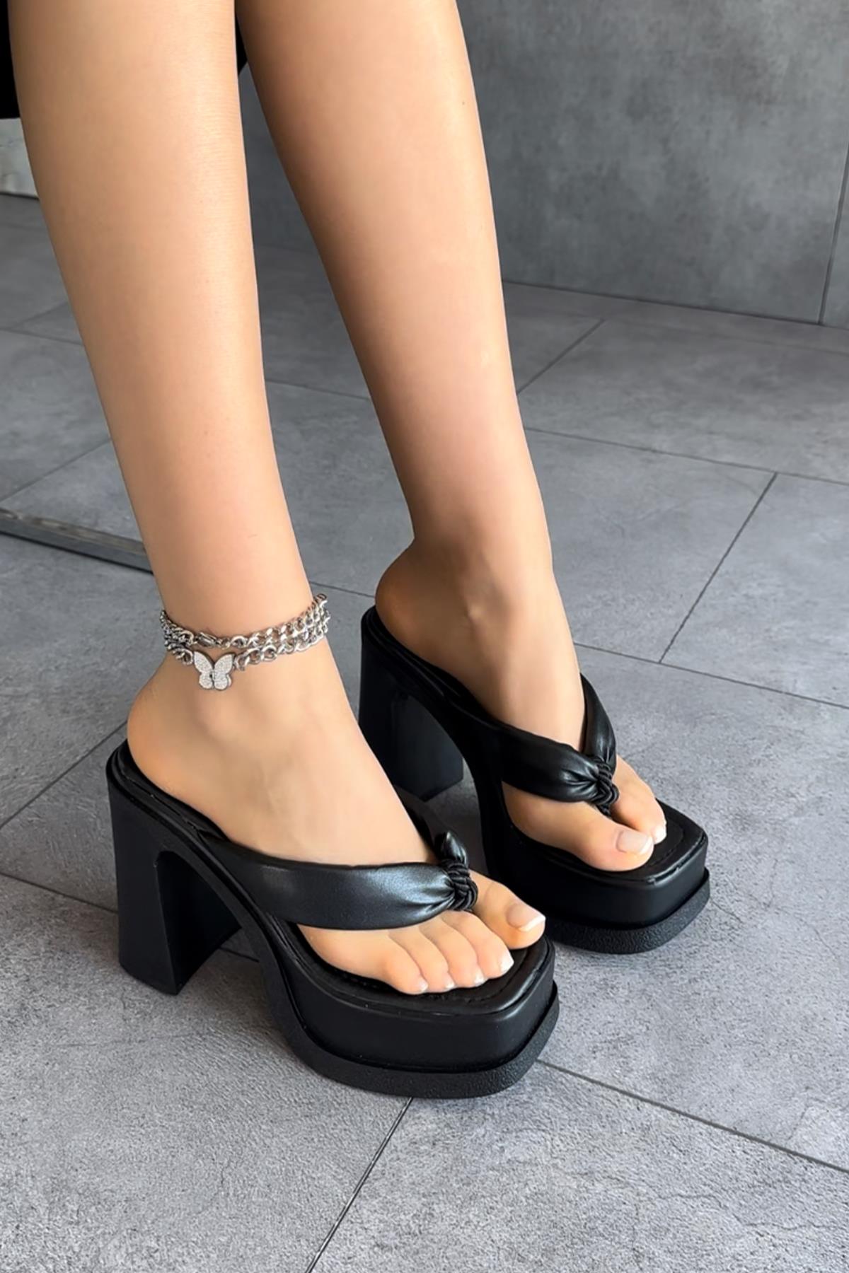 Modanizm Beck Siyah Topuklu Terlik