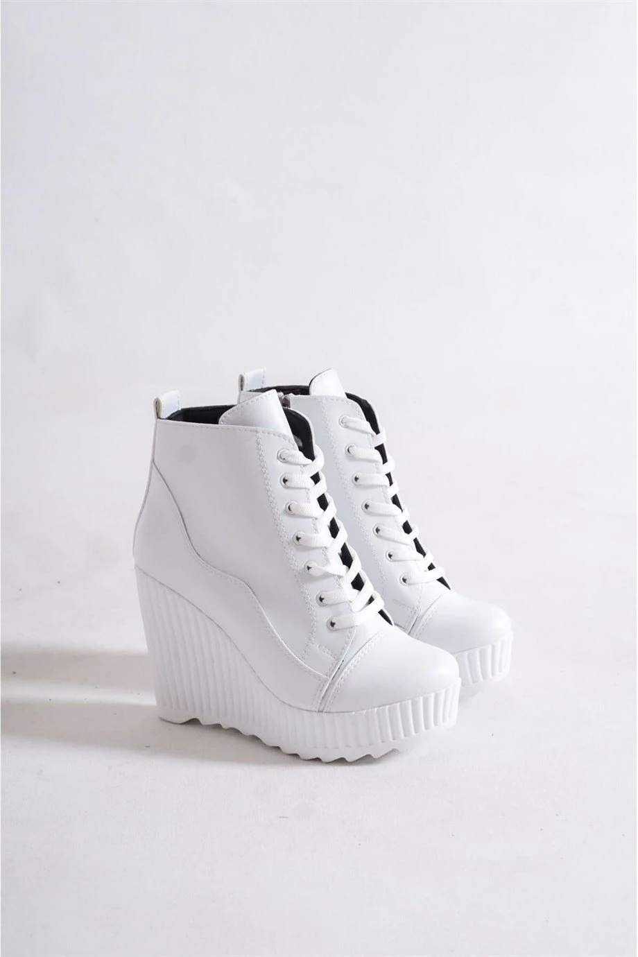 Stacy Beyaz Dolgu Topuklu Bot