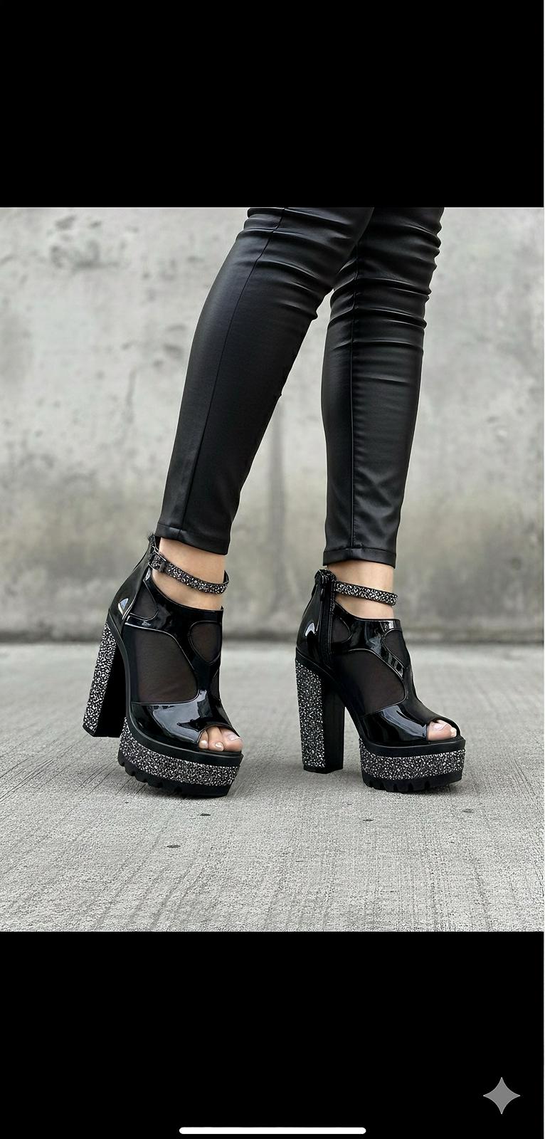 Modanizm Glide Siyah Topuklu Ayakkabı