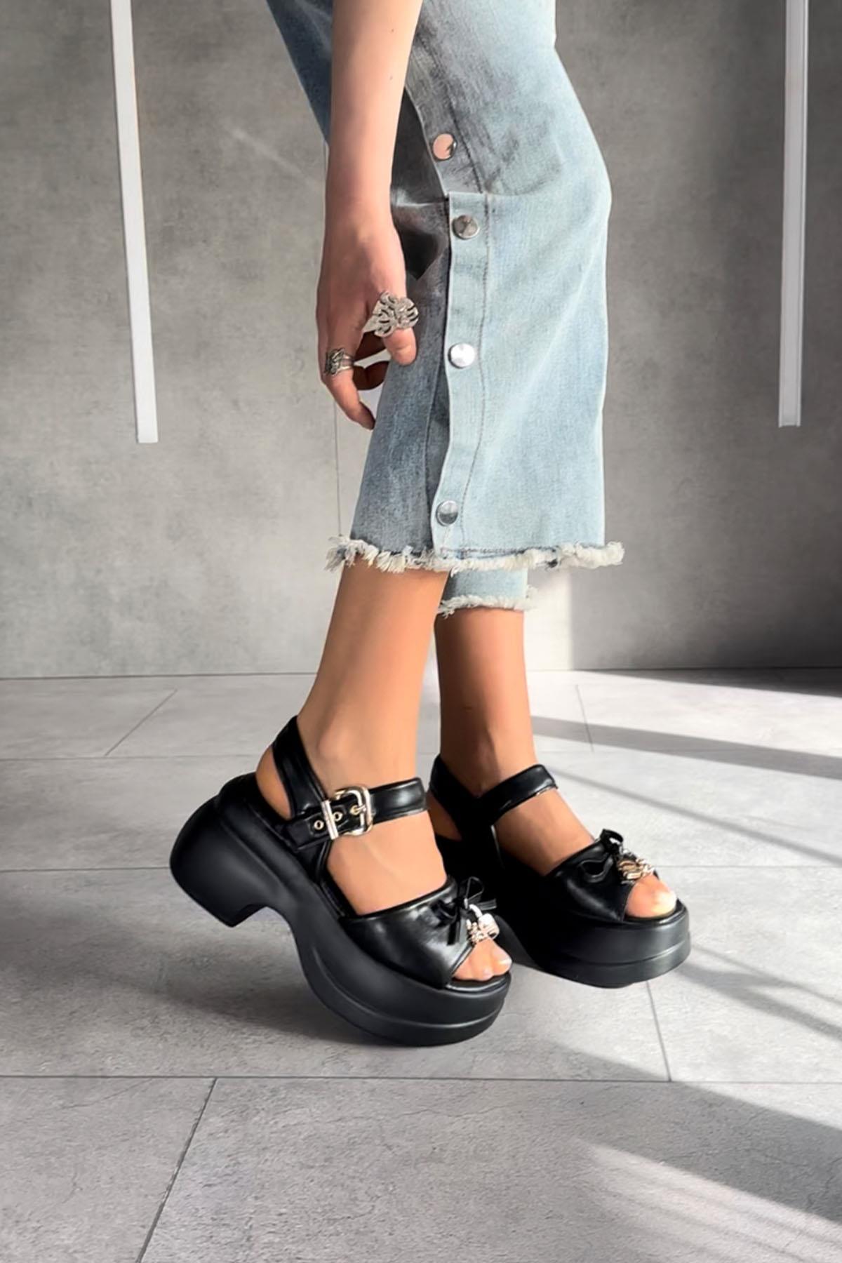 Modanizm Moriko Siyah Dolgu Topuklu Sandalet