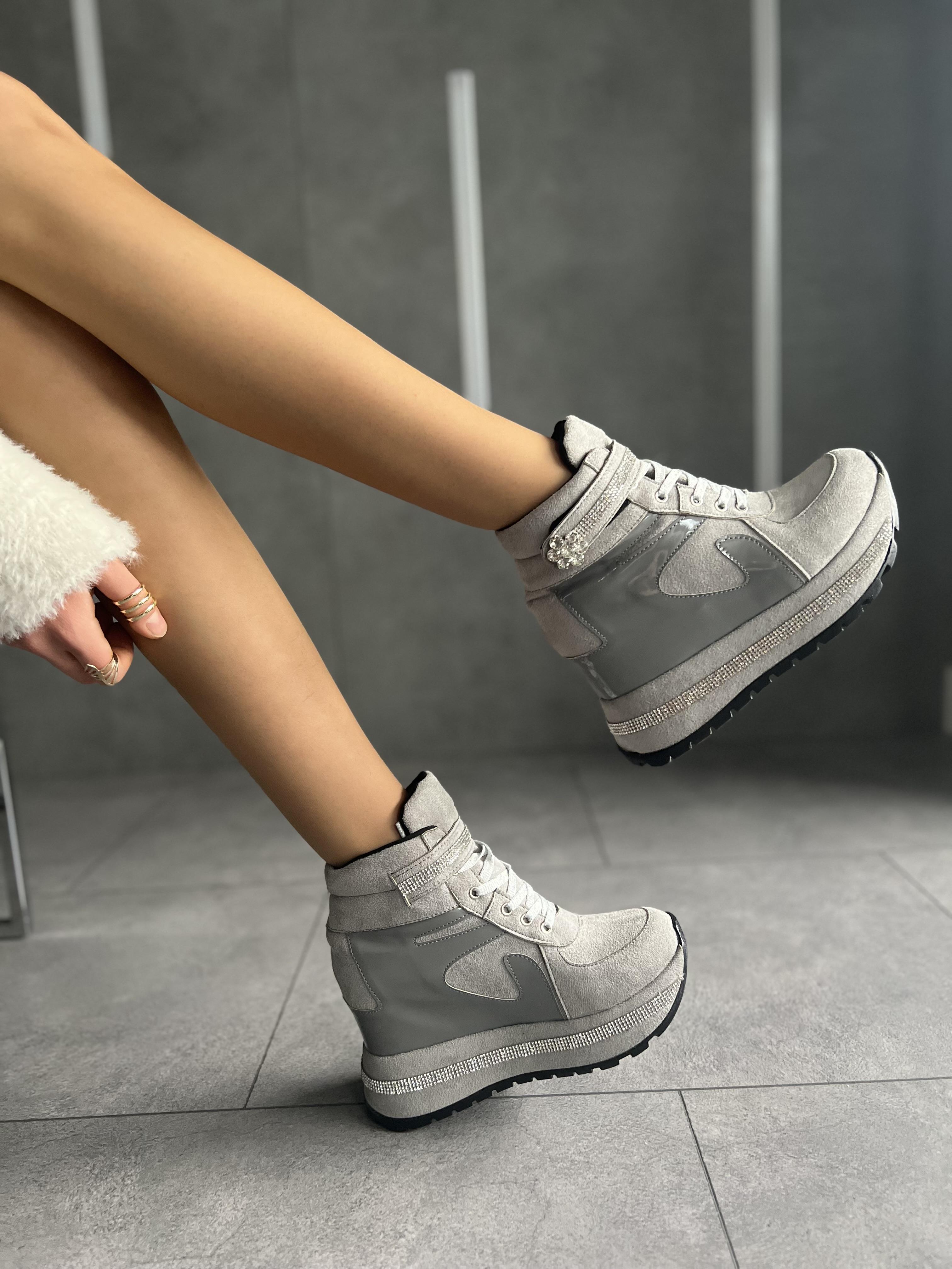 Modanizm Logos Gri Süet Spor Bot