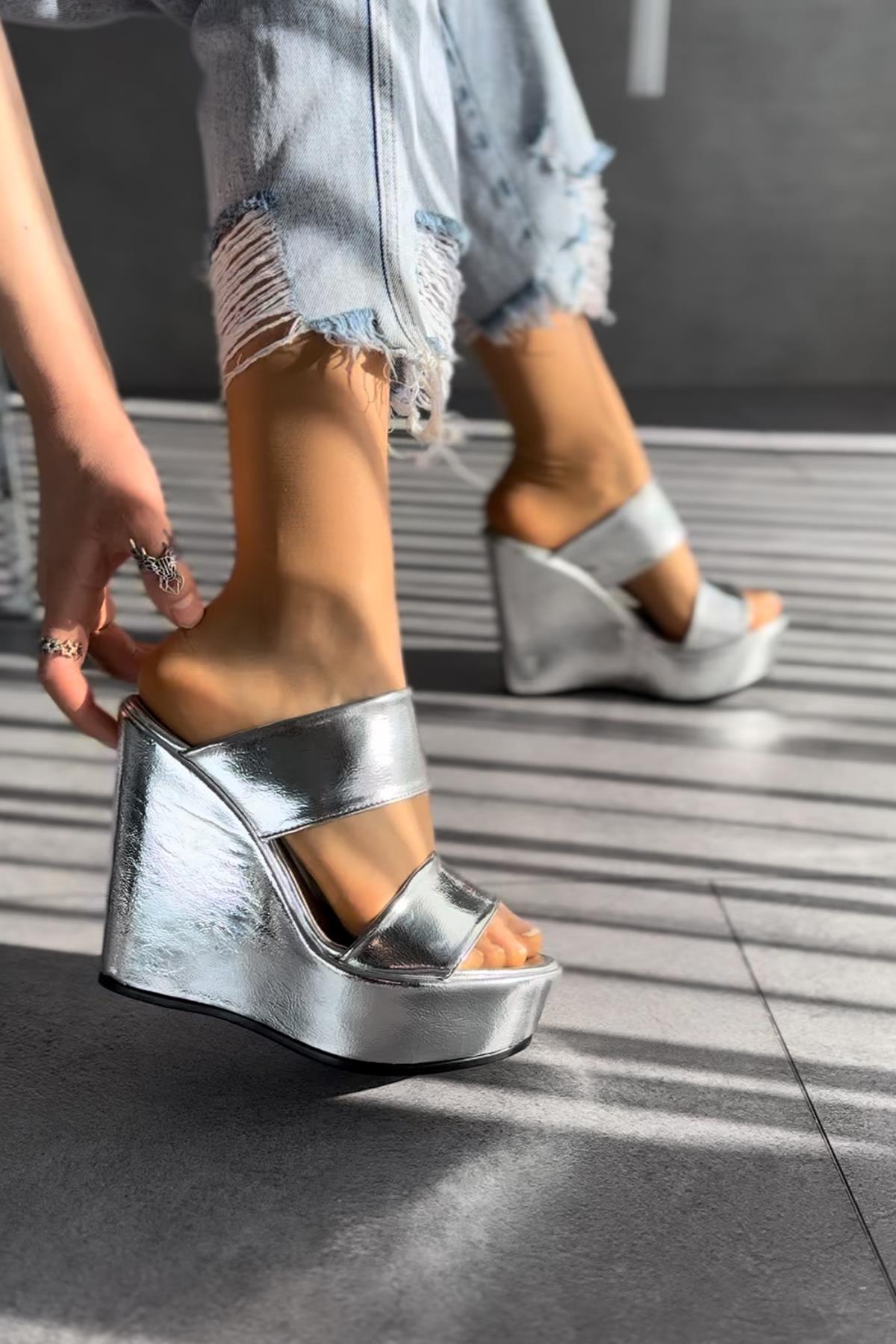 Modanizm Novin Gümüş Dolgu Topuklu Terlik