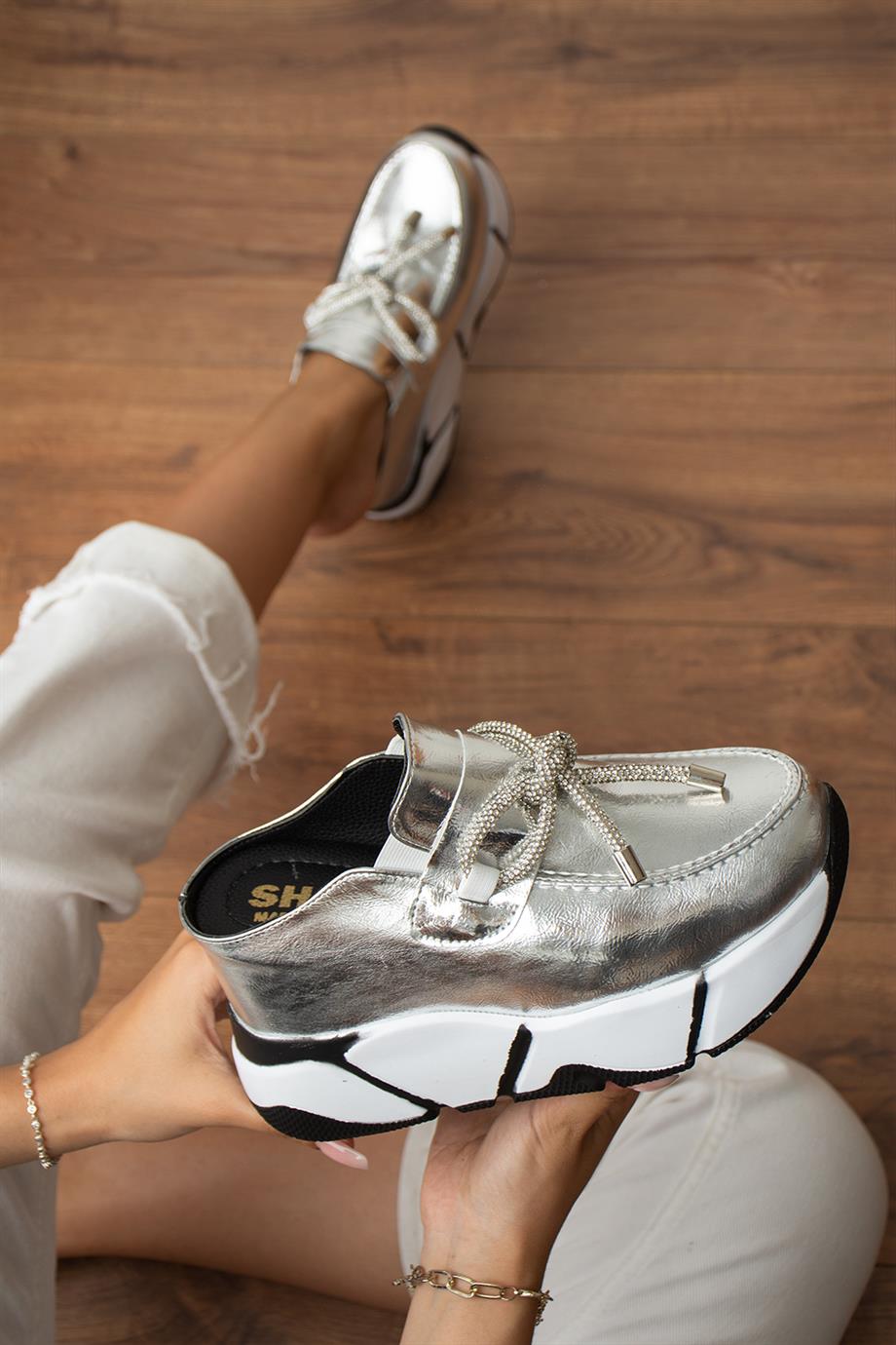 Modanizm Pallas Gri Terlik