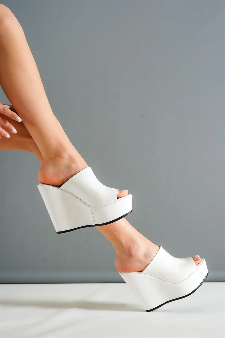 Lady Dolgu Topuklu Beyaz Terlik