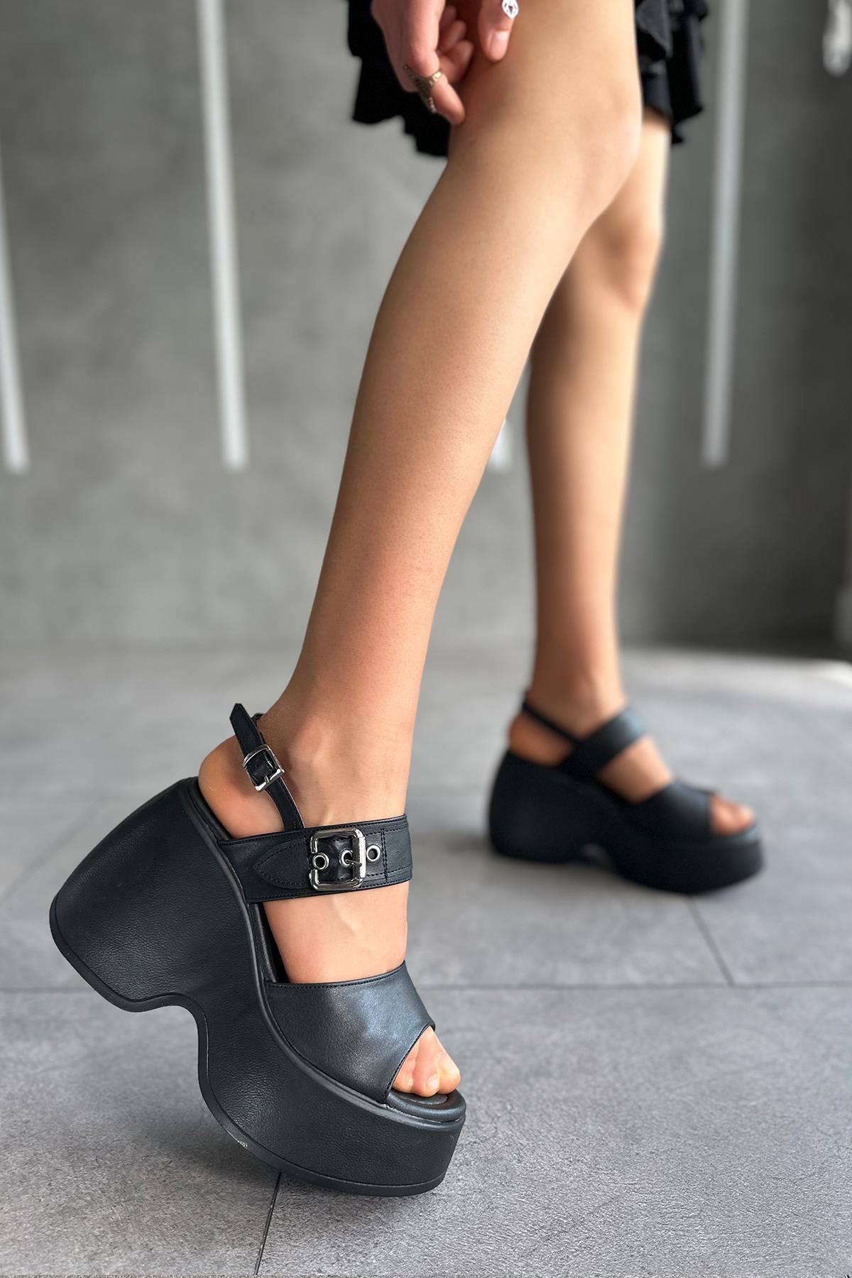 Modanizm Skye Siyah Dolgu Topuk Sandalet