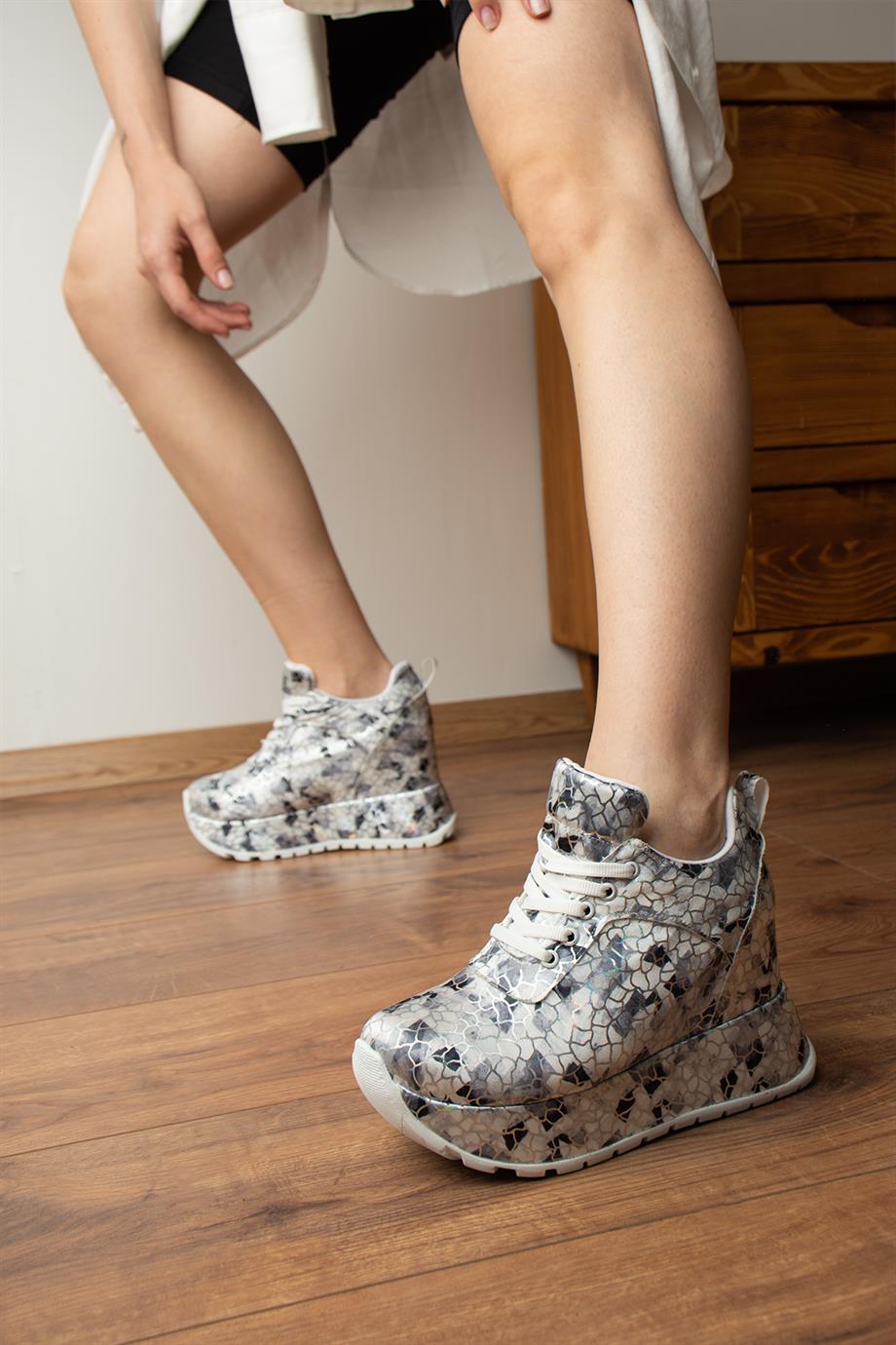 Modanizm Moralite Gizli Topuklu Gri Spor Ayakkabı