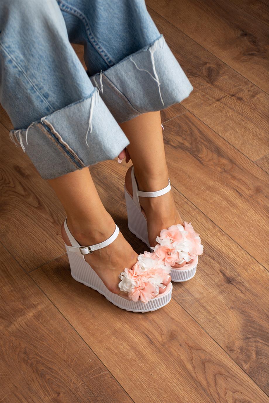 Modanizm Odigo Pembe Çiçek Detaylı Sandalet