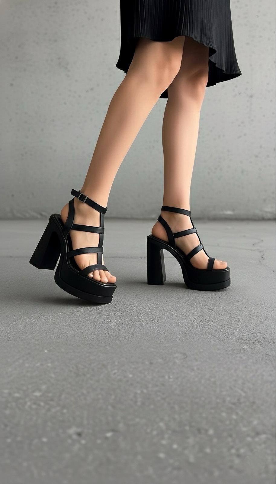 Modanizm Lattice Siyah Topuklu Ayakkabı