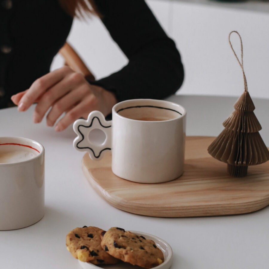 Black Line Mug with Daisy Handle 