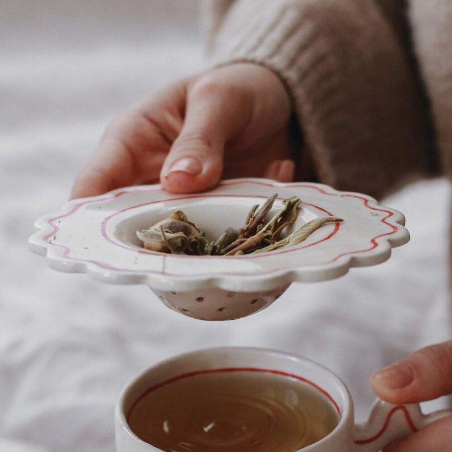 Red Line Daisy Ceramic Strainer 