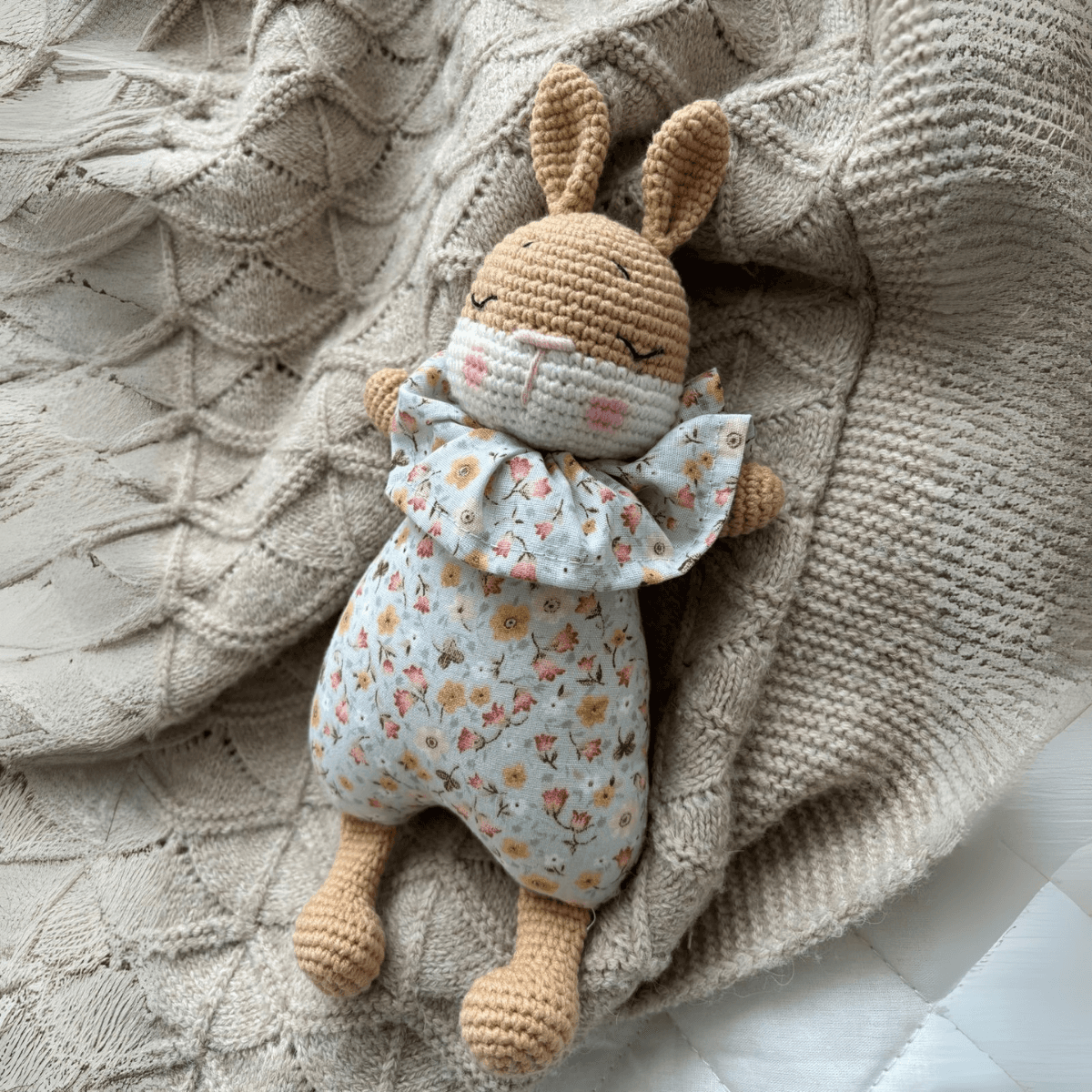 Amigurumi Örgü Bebek Çocuk Oyun ve Uyku Arkadaşı Tavşan Lui