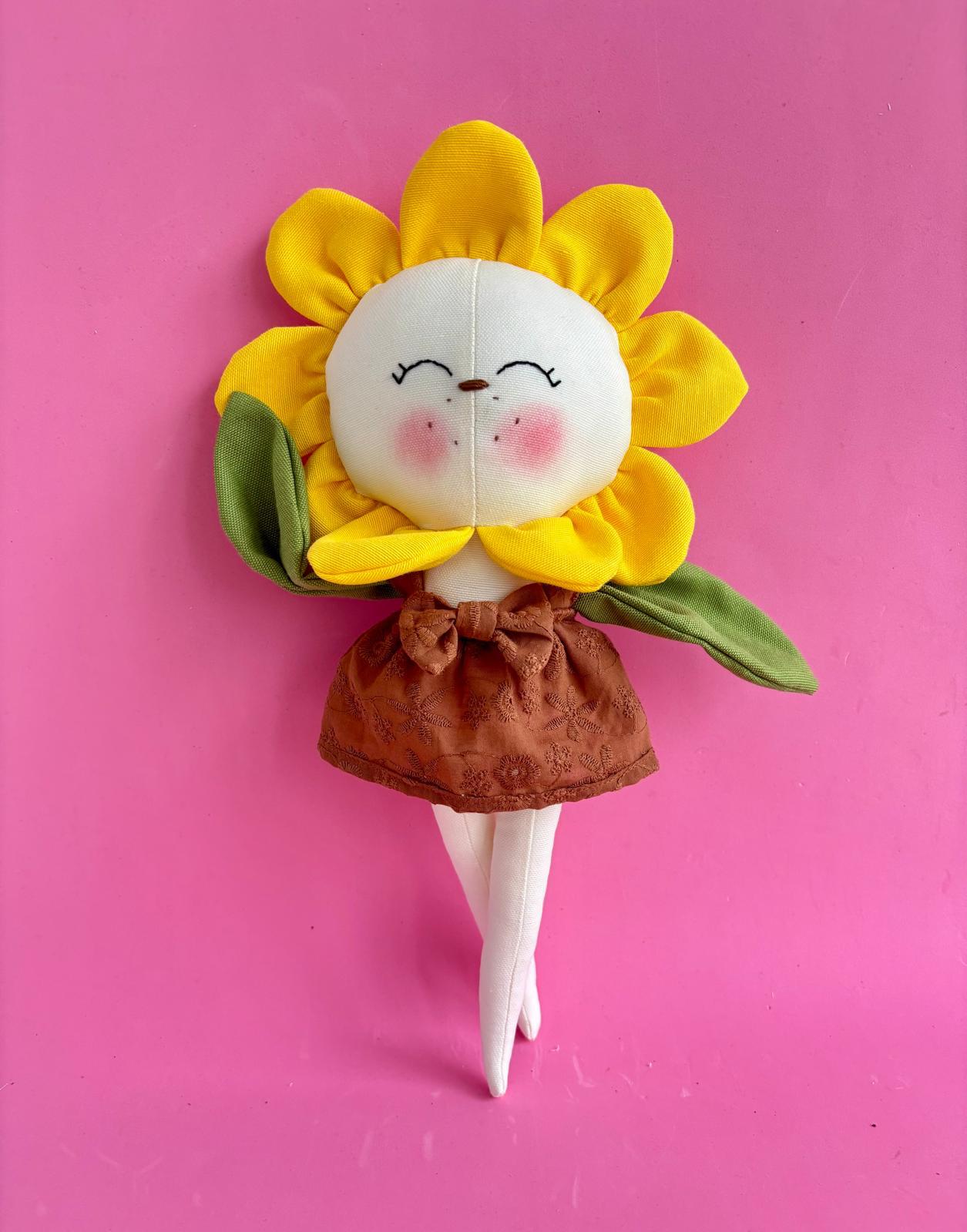 Çiçek Lalu El Yapımı Bez Bebek